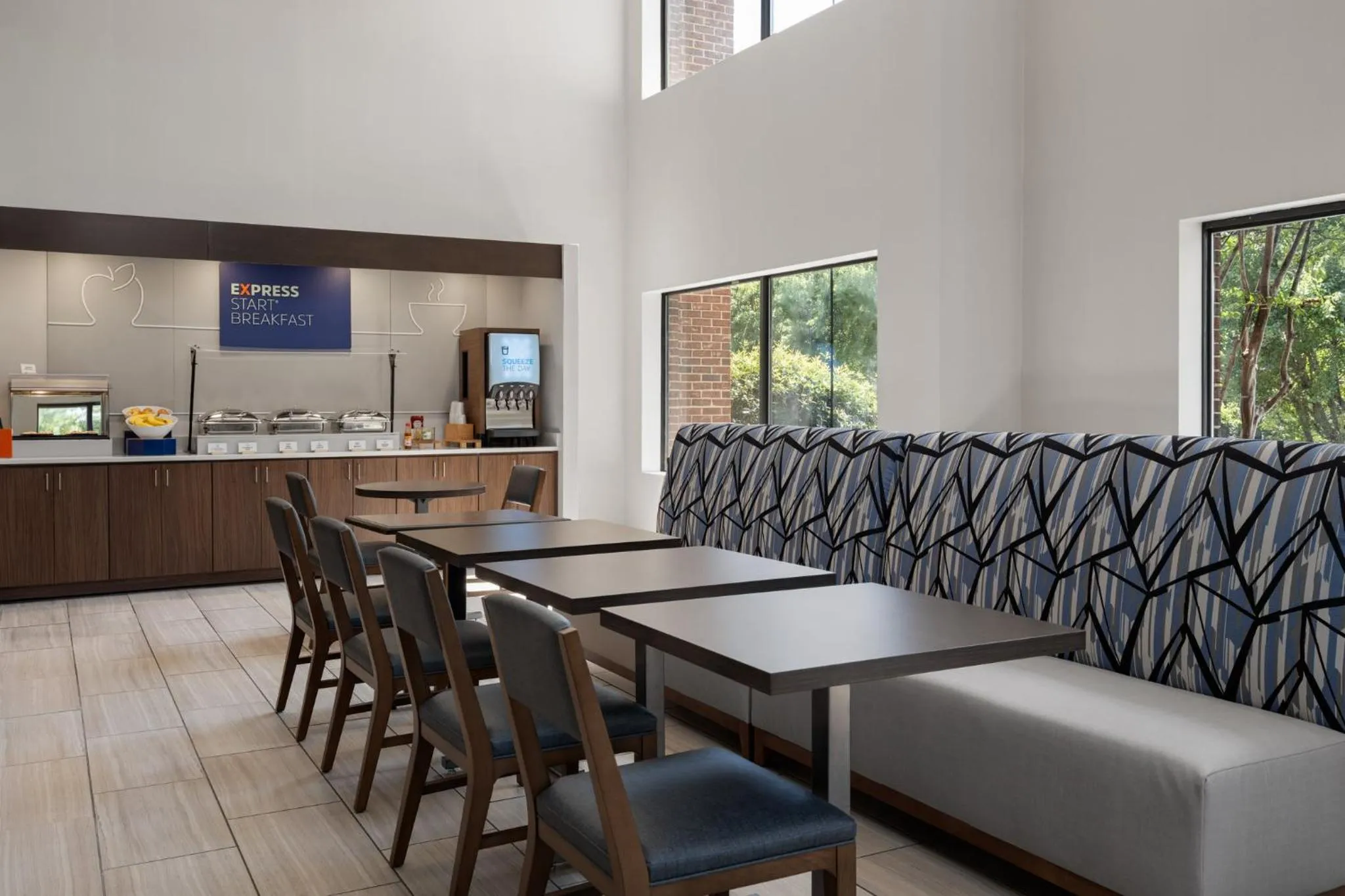 Breakfast in Holiday Inn Express Hotel & Suites Columbia-I-20 at Clemson Road by IHG