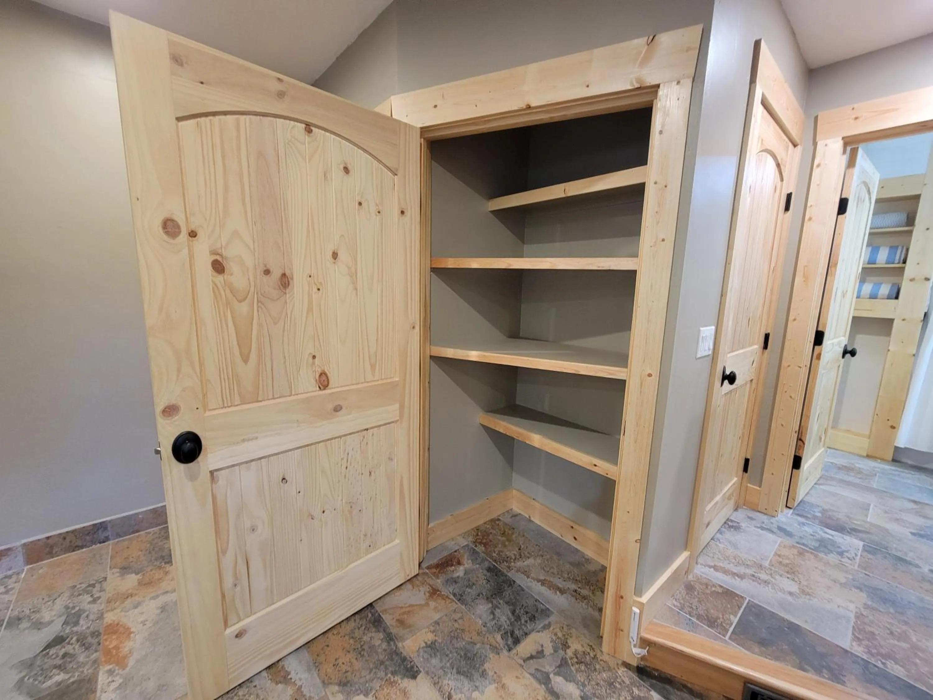 wardrobe, Bed in iVACAZ - Pagosa on the Golf