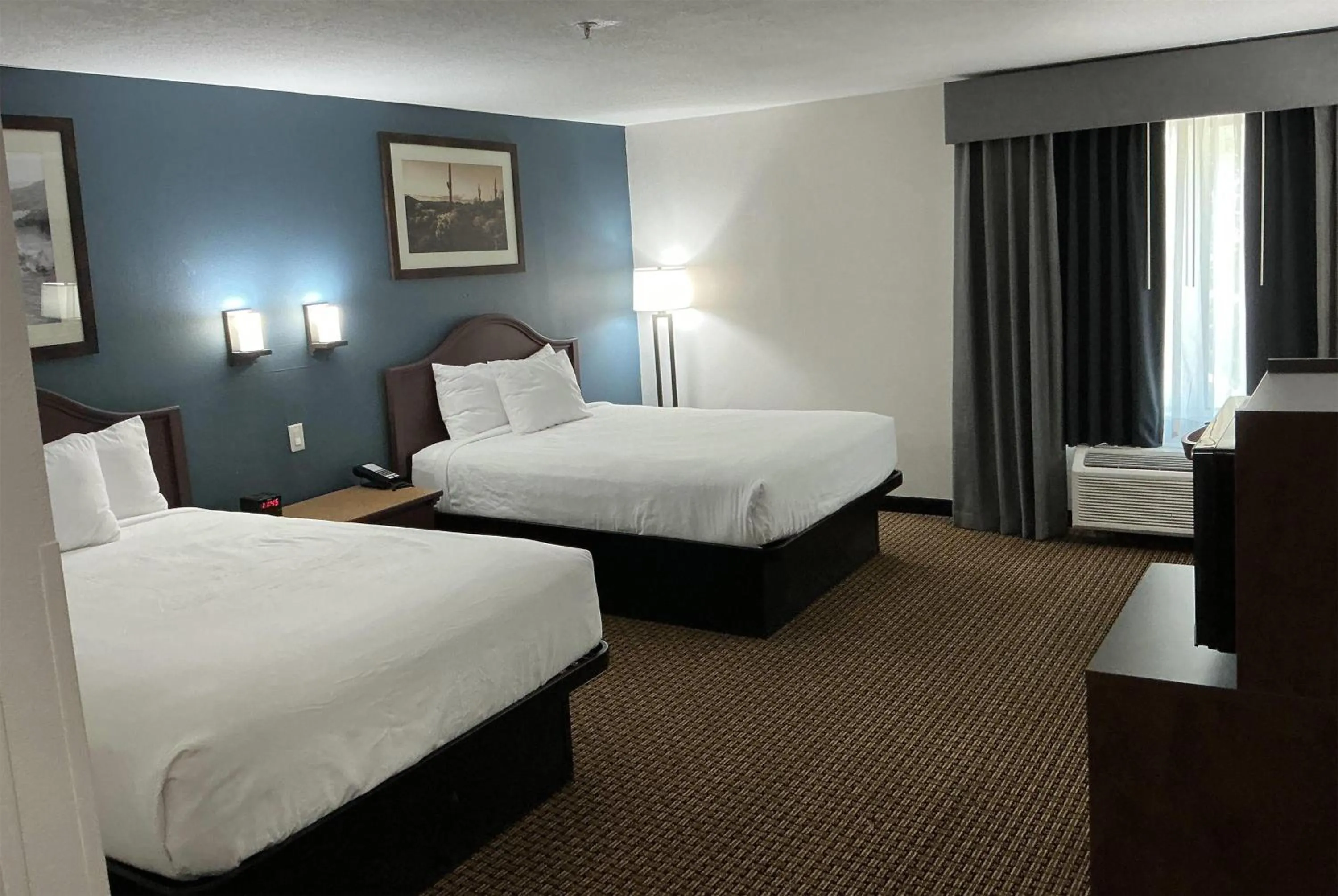 Photo of the whole room, Bed in Tombstone Grand Hotel, a Baymont by Wyndham