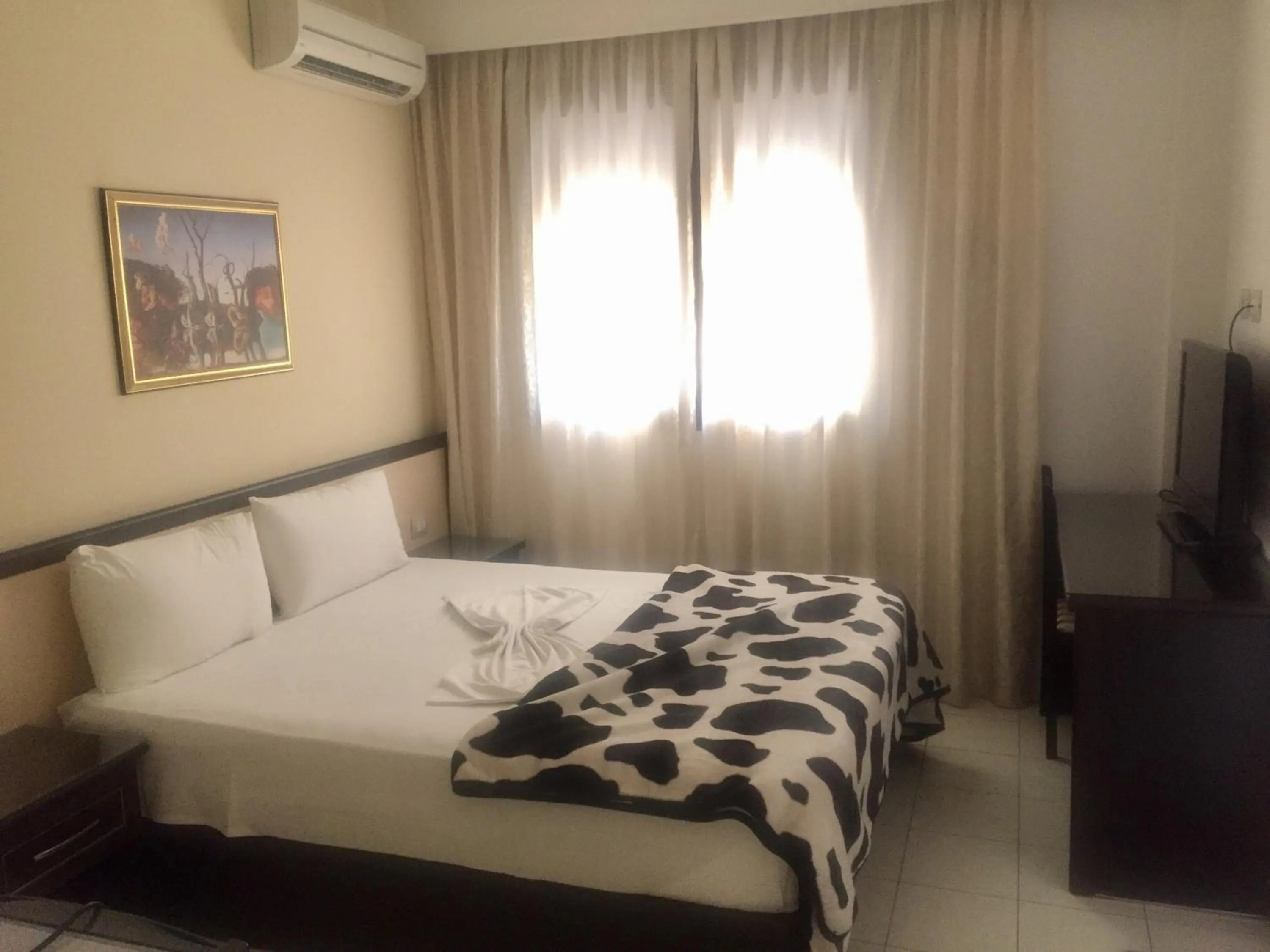 Bed in Sunrise Hotel Cameria