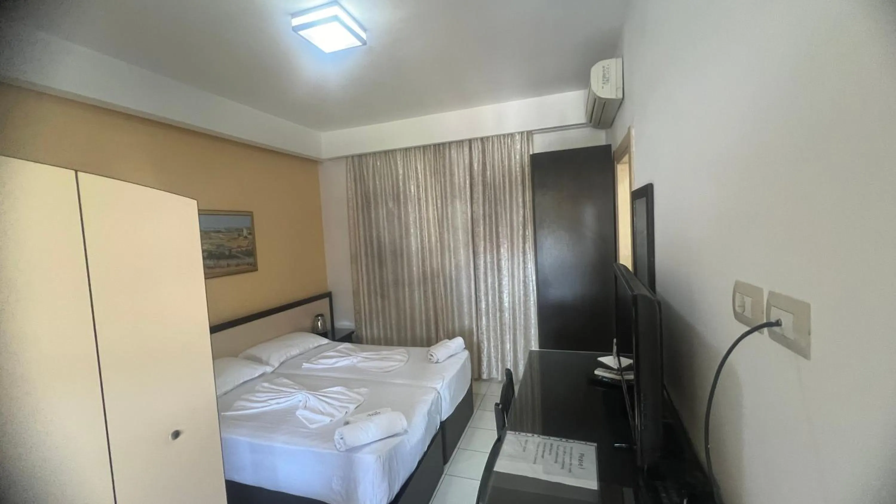 Bed in Sunrise Hotel Cameria