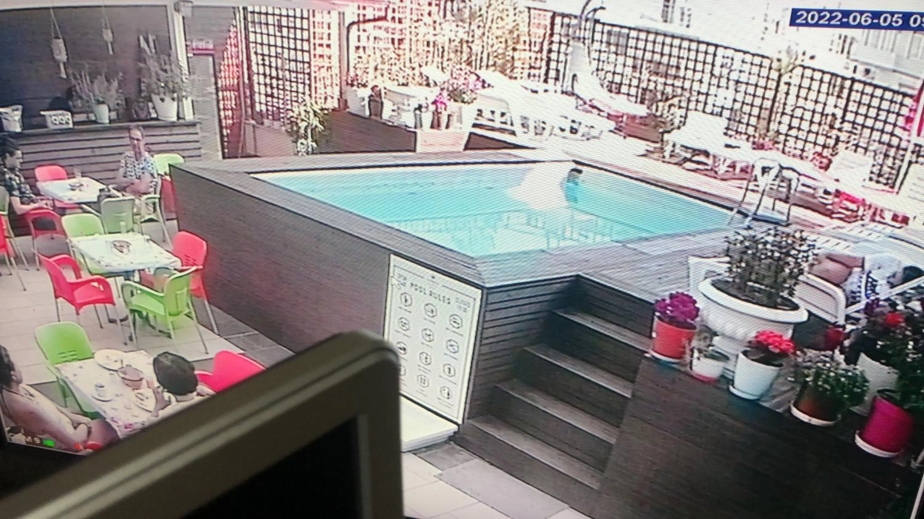 Swimming pool in Sunrise Hotel Cameria