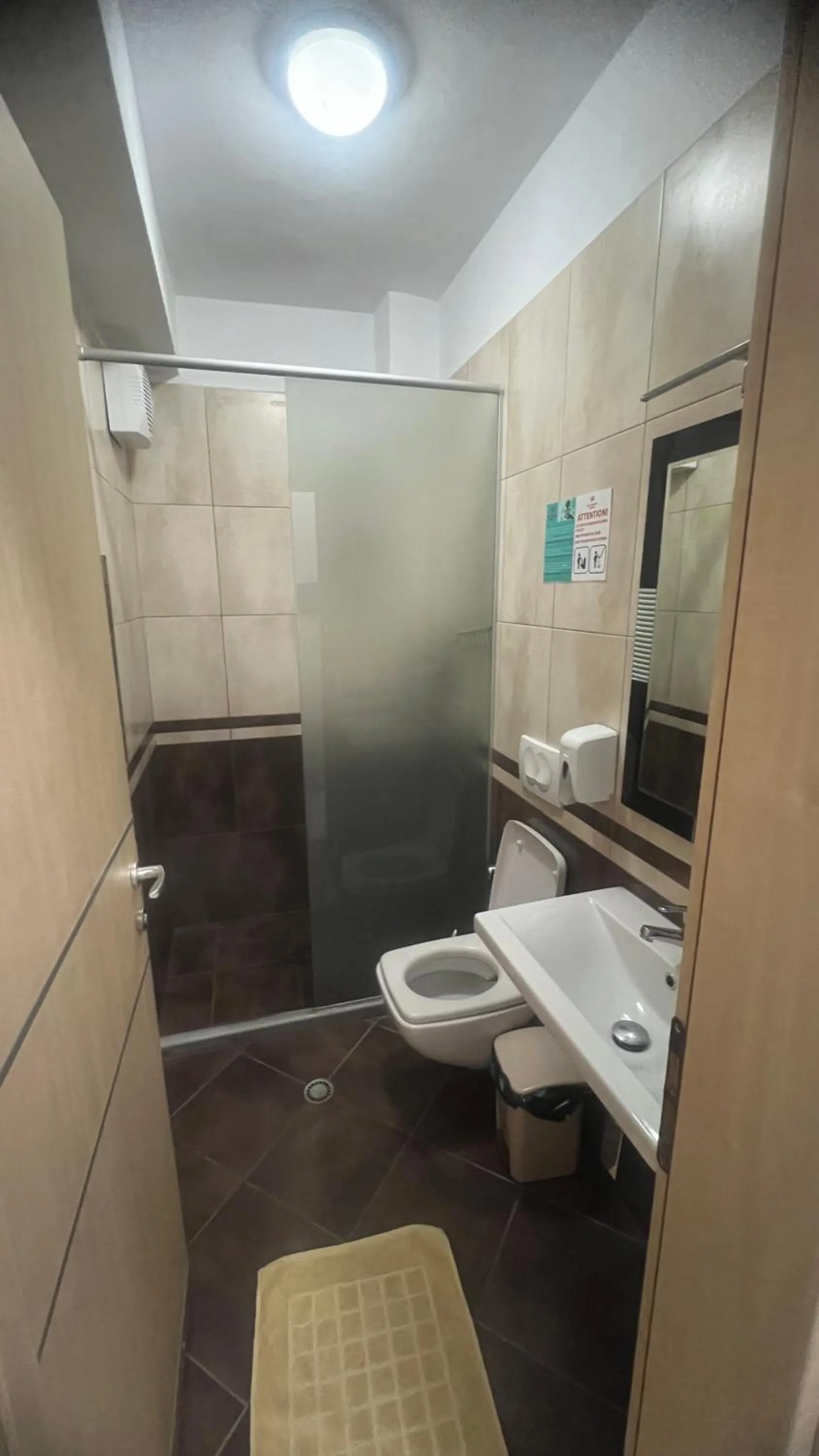 Shower in Sunrise Hotel Cameria