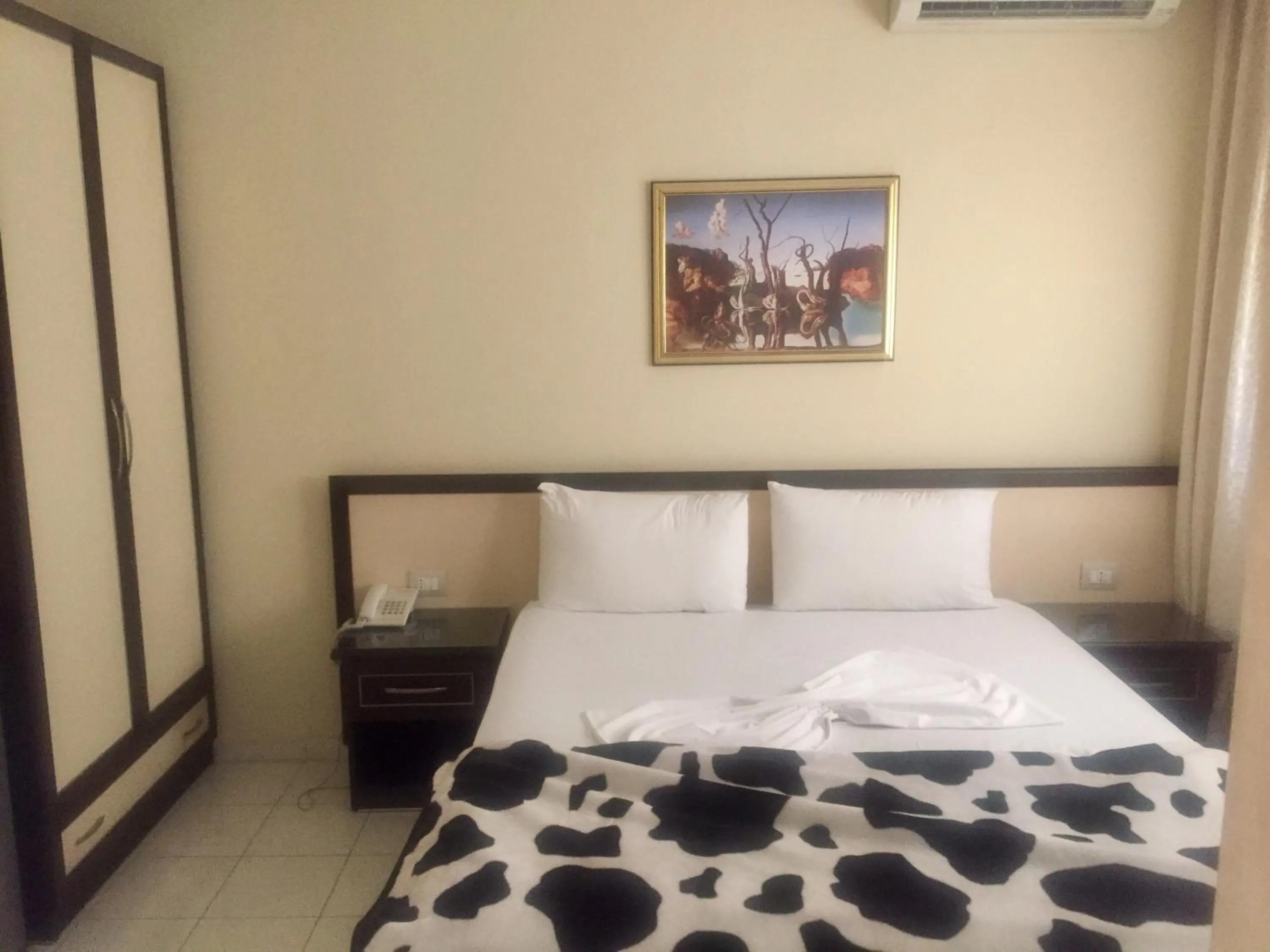 Bed in Sunrise Hotel Cameria