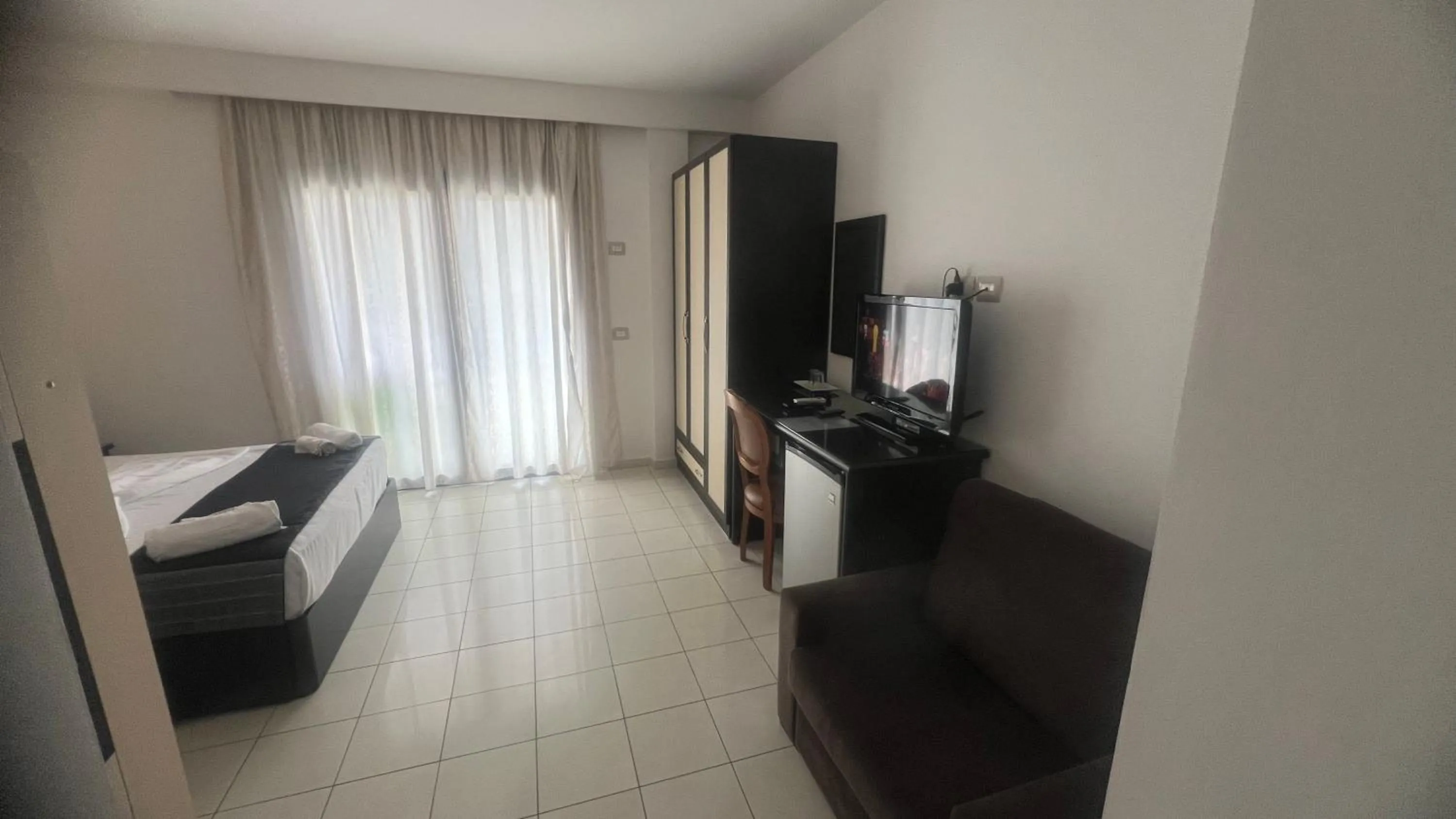 Bed in Sunrise Hotel Cameria