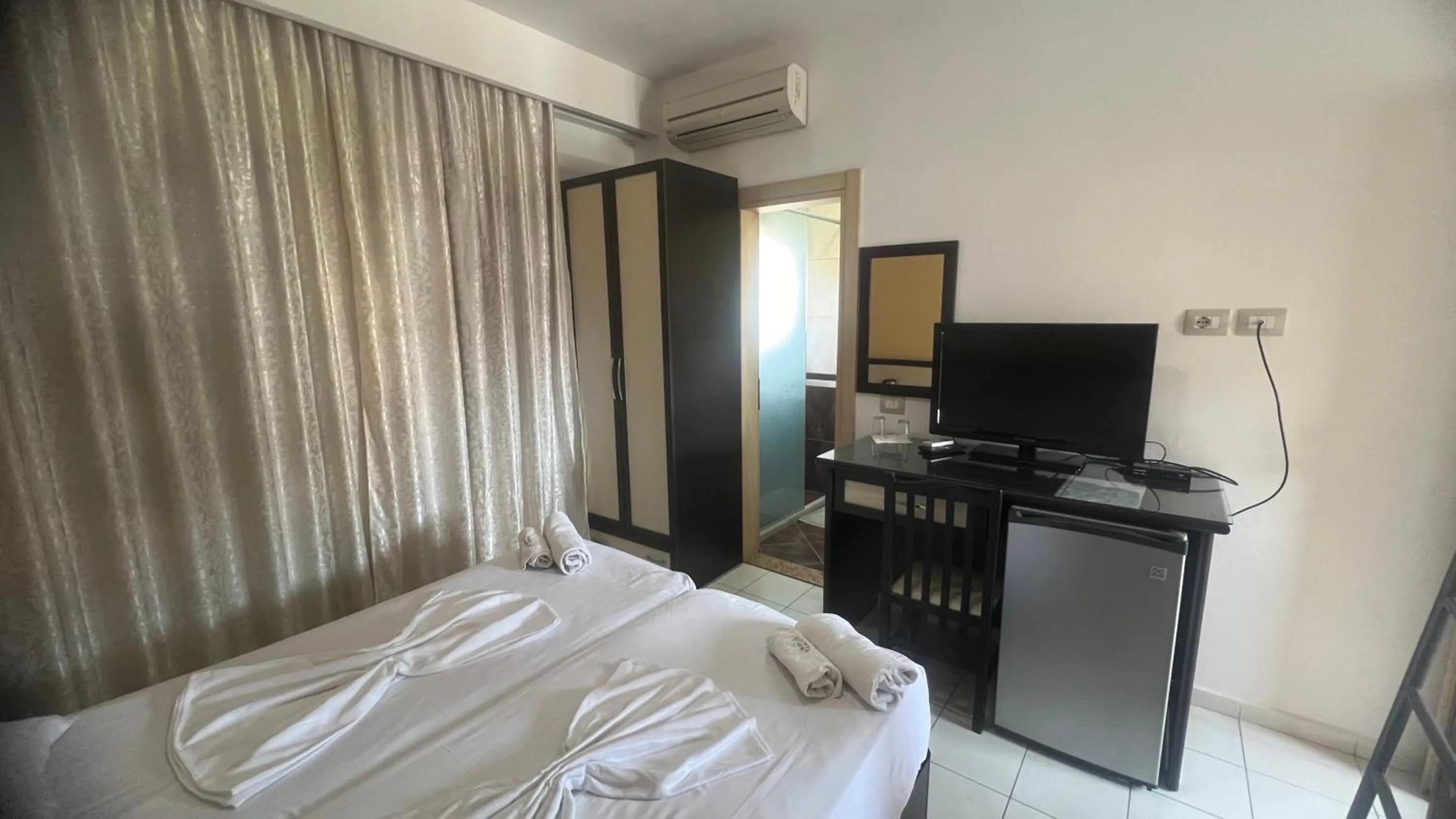 Bed in Sunrise Hotel Cameria