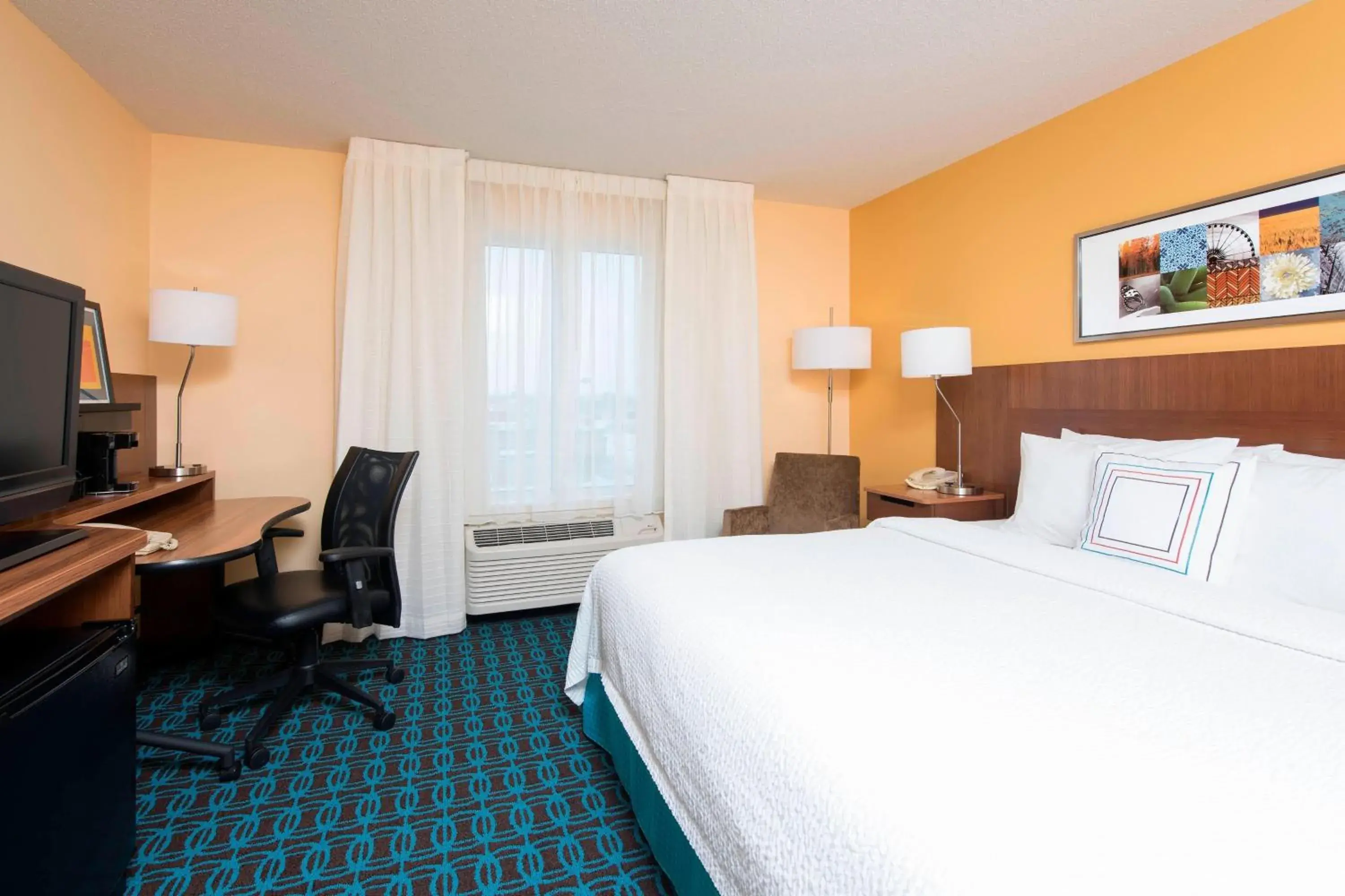 King Room in Fairfield Inn and Suites by Marriott Chicago St. Charles King Room in Fairfield Inn and Suites by Marriott Chicago St. Charles