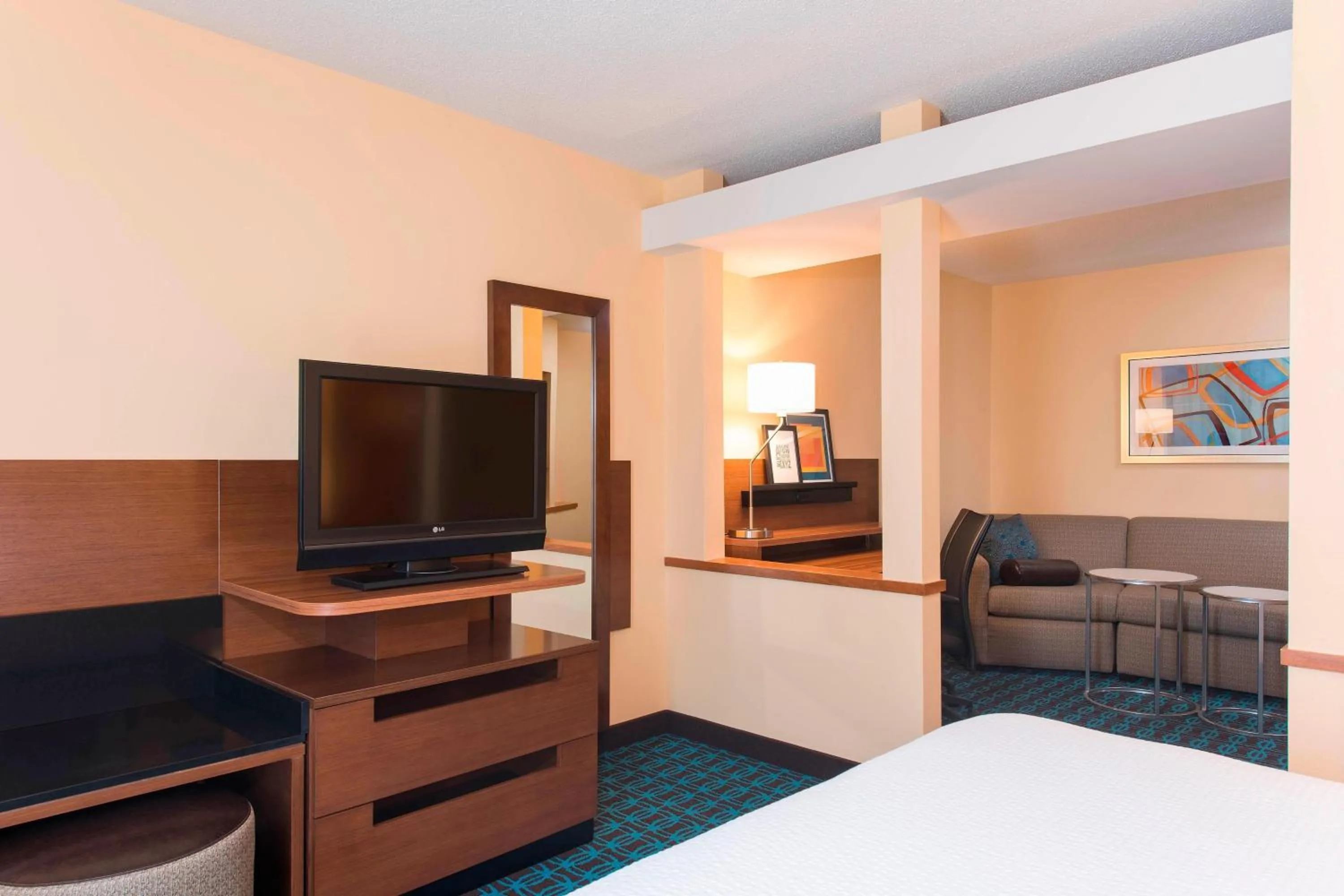 Photo of the whole room, Bed in Fairfield Inn and Suites by Marriott Chicago St. Charles