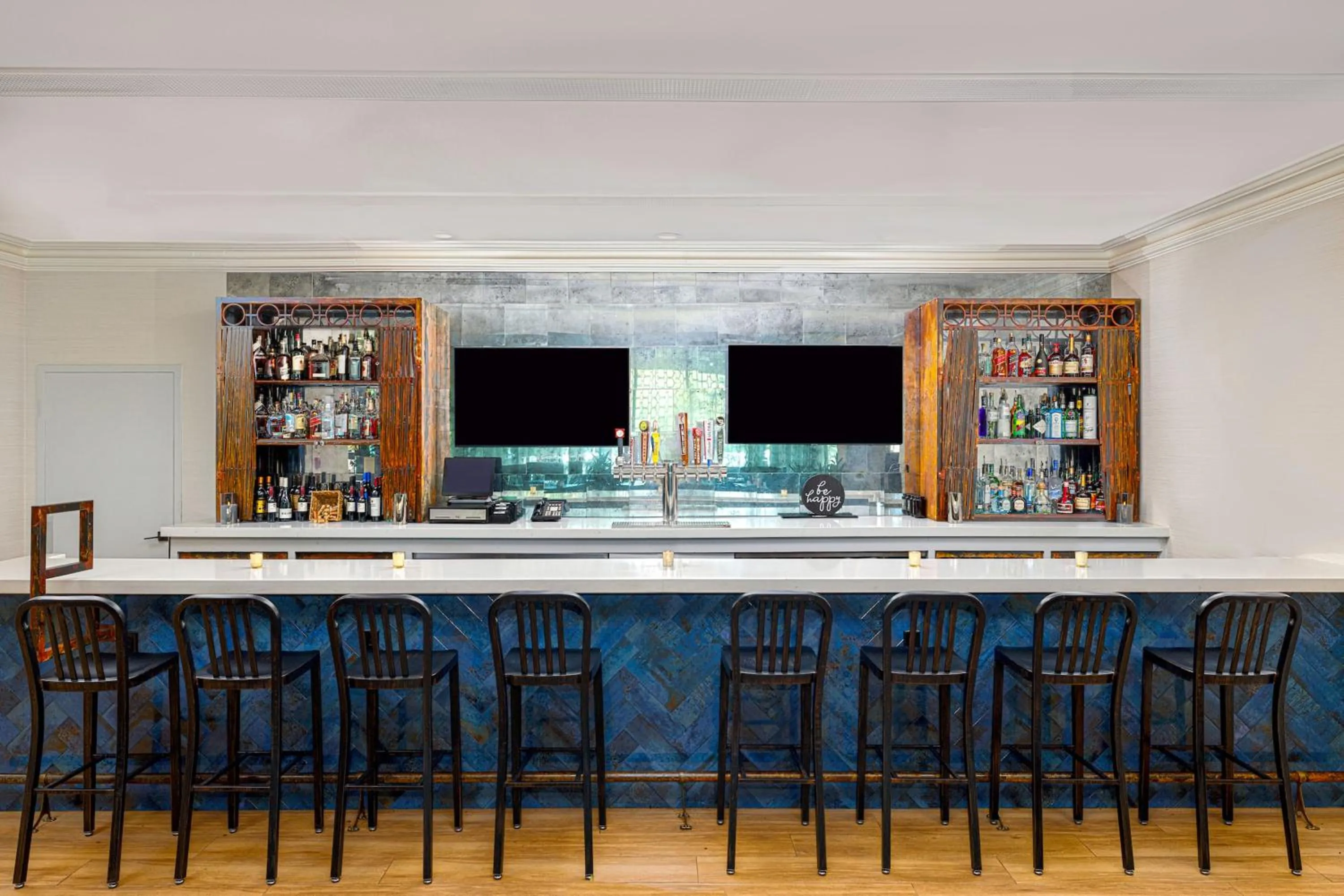 Lounge or bar in Hilton Greenville