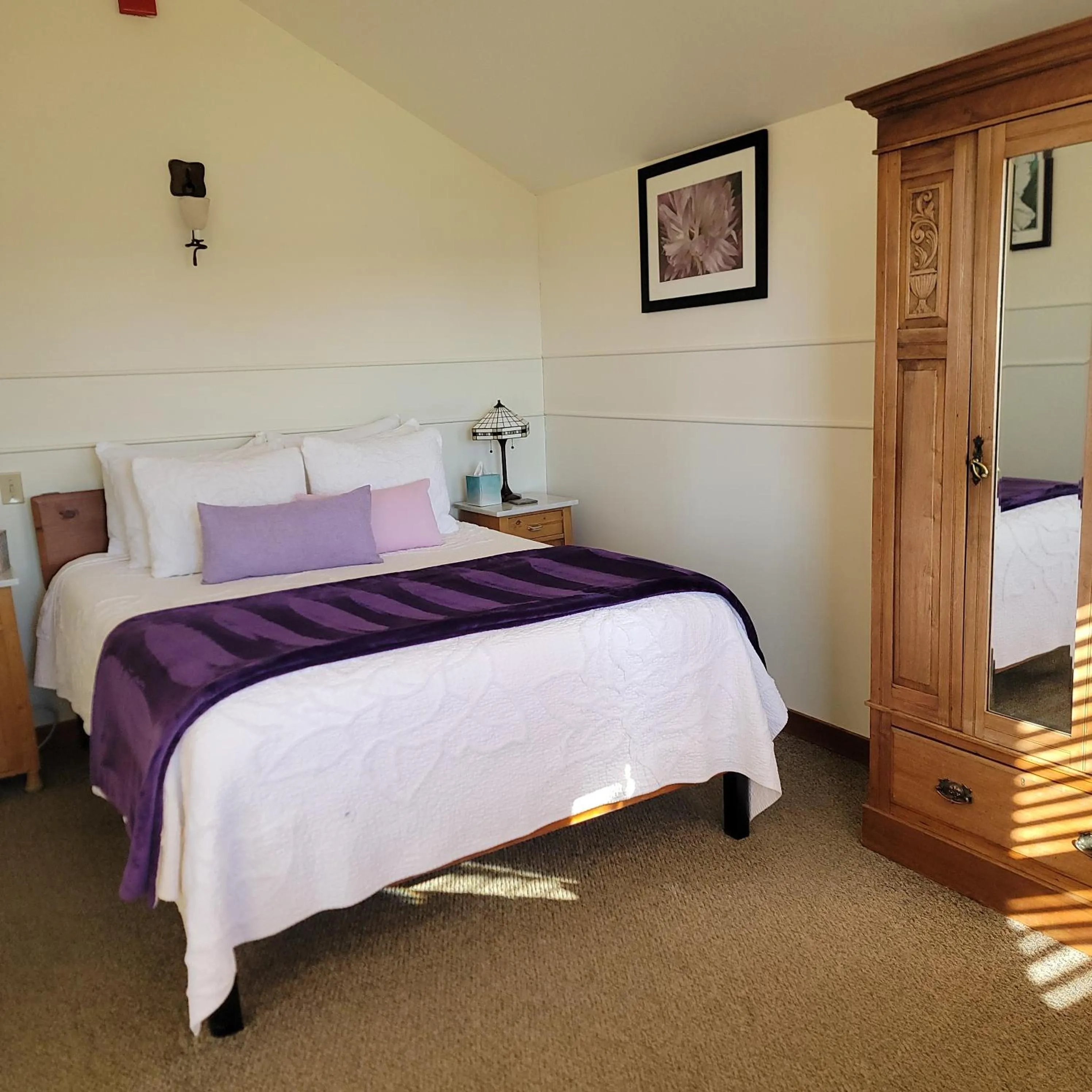 Bed in The Heron Inn and Day Spa