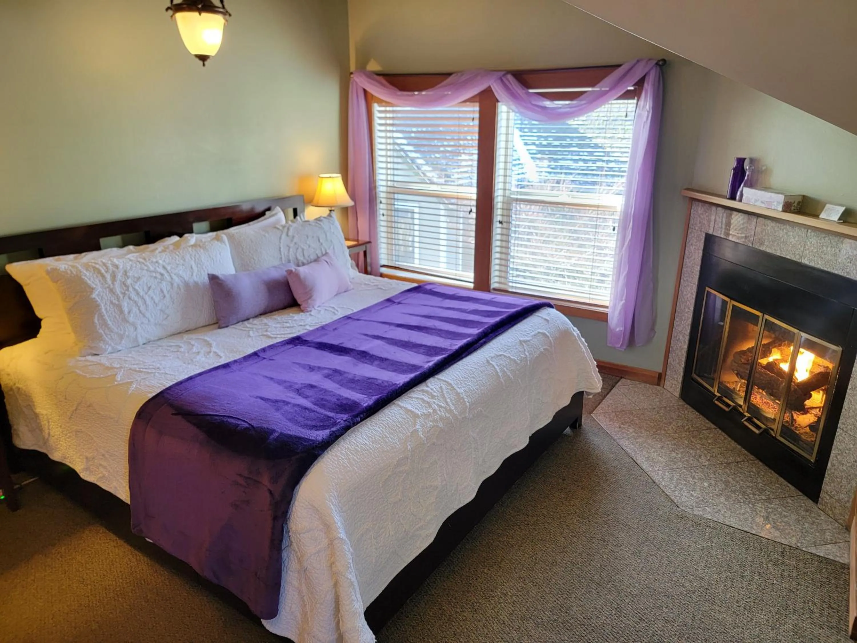 Bed in The Heron Inn and Day Spa