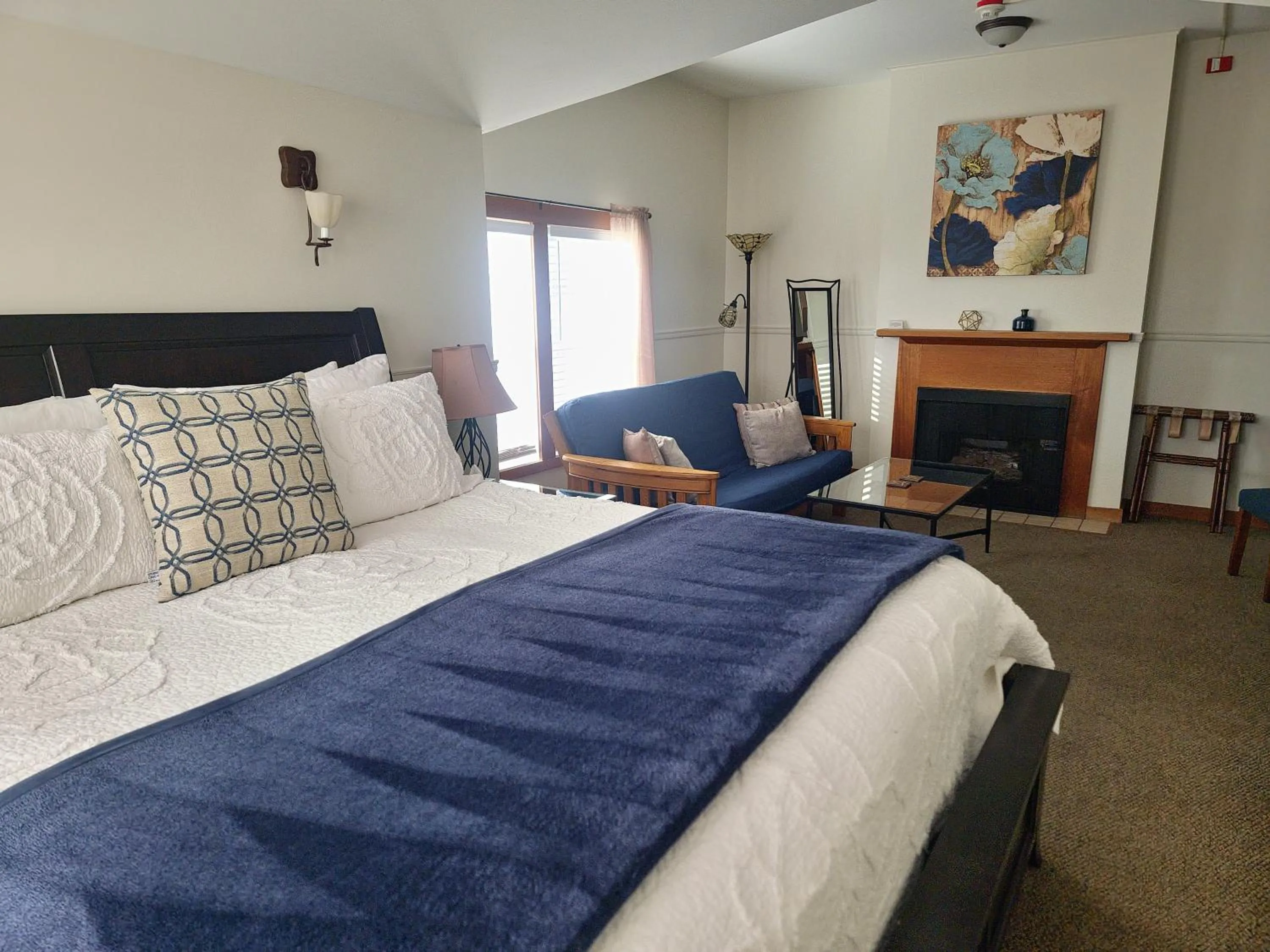 Bed in The Heron Inn and Day Spa