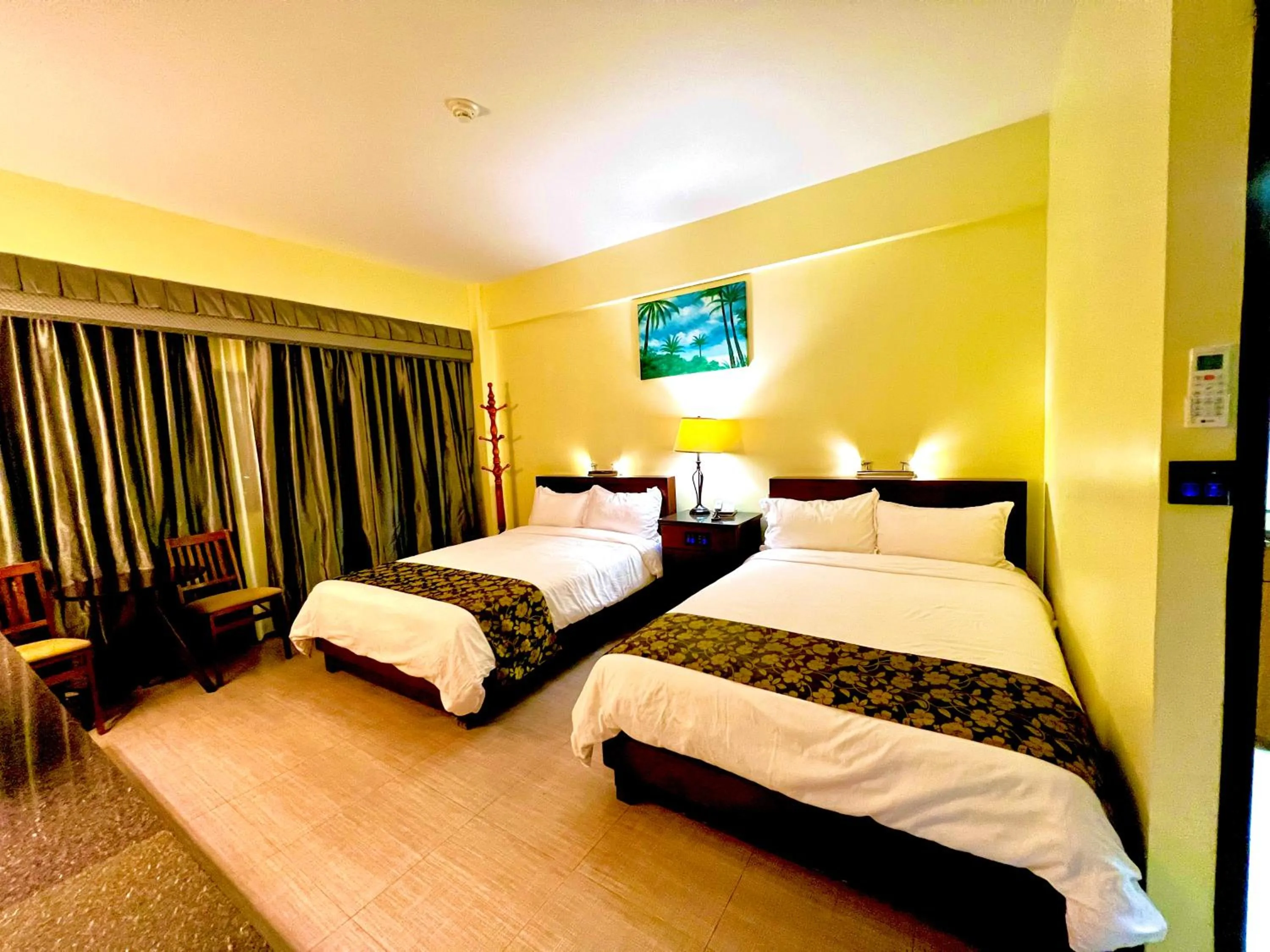 Bedroom, Bed in Serenti Hotel Saipan