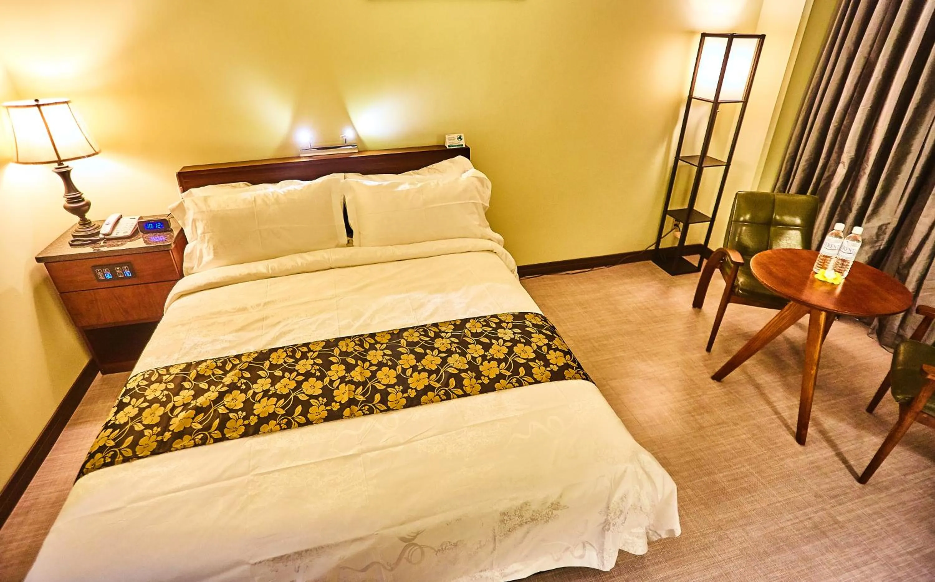 Photo of the whole room, Bed in Serenti Hotel Saipan