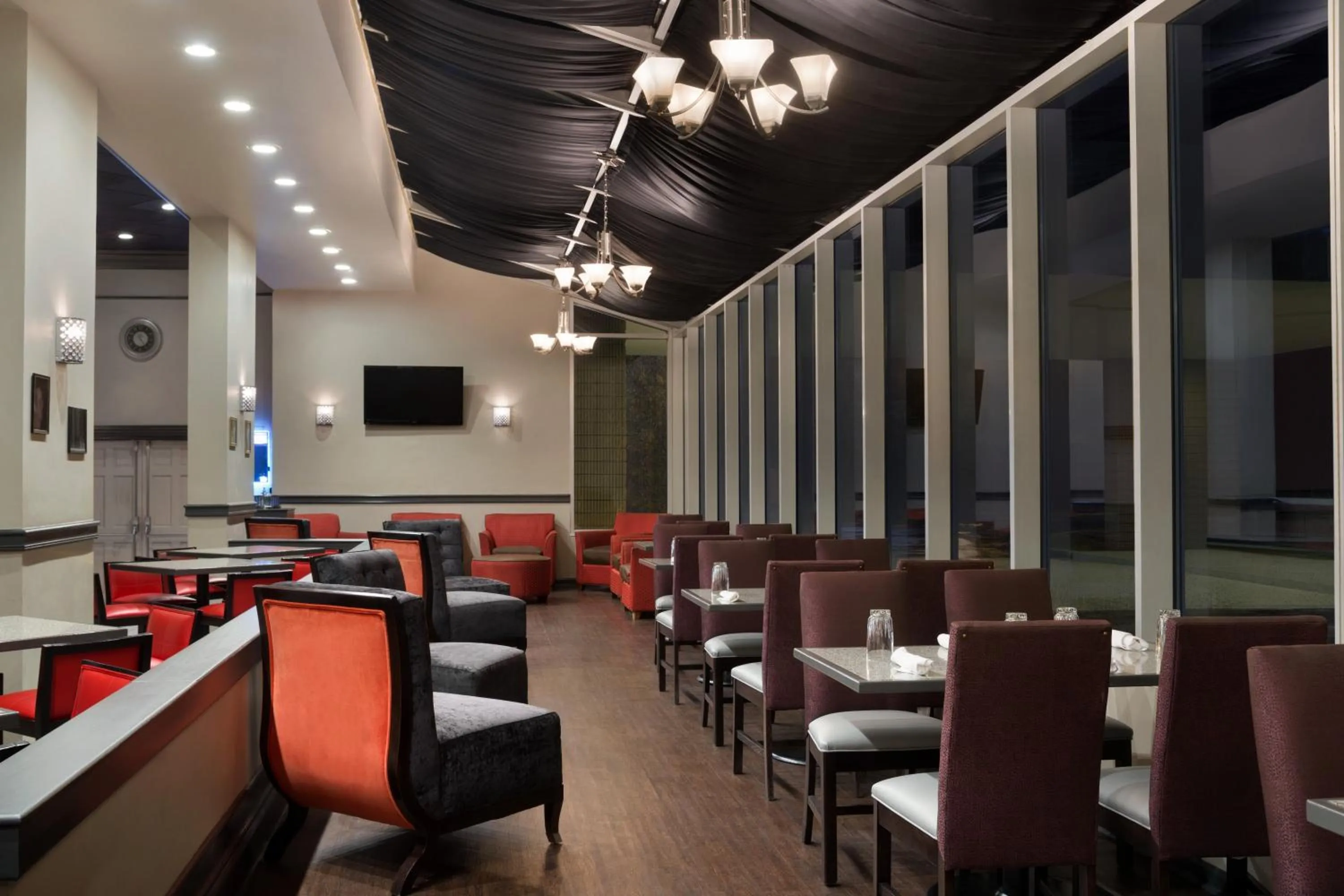 Restaurant/places to eat in Clarion Inn Sheffield Muscle Shoals