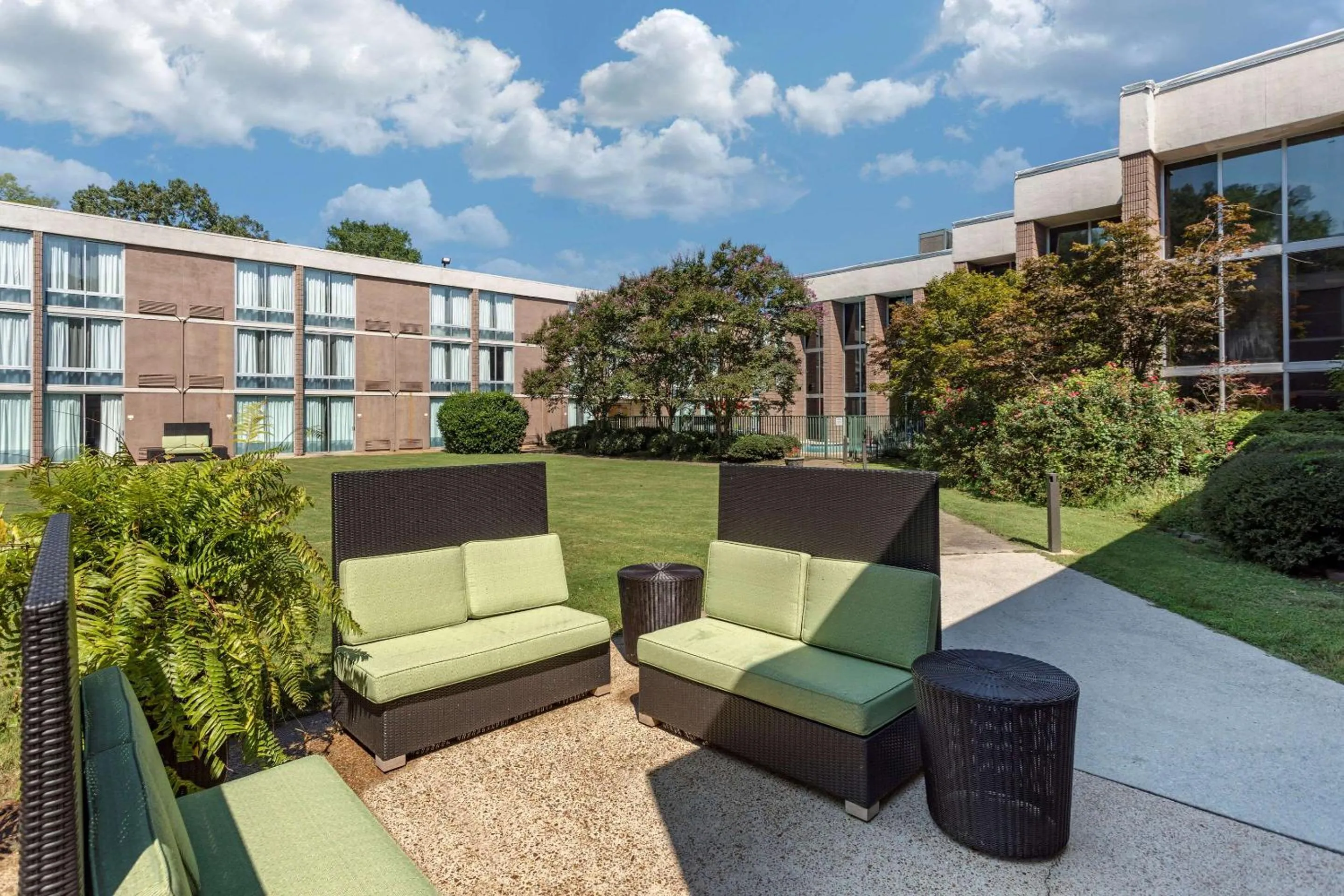 Swimming pool in Clarion Inn Sheffield Muscle Shoals