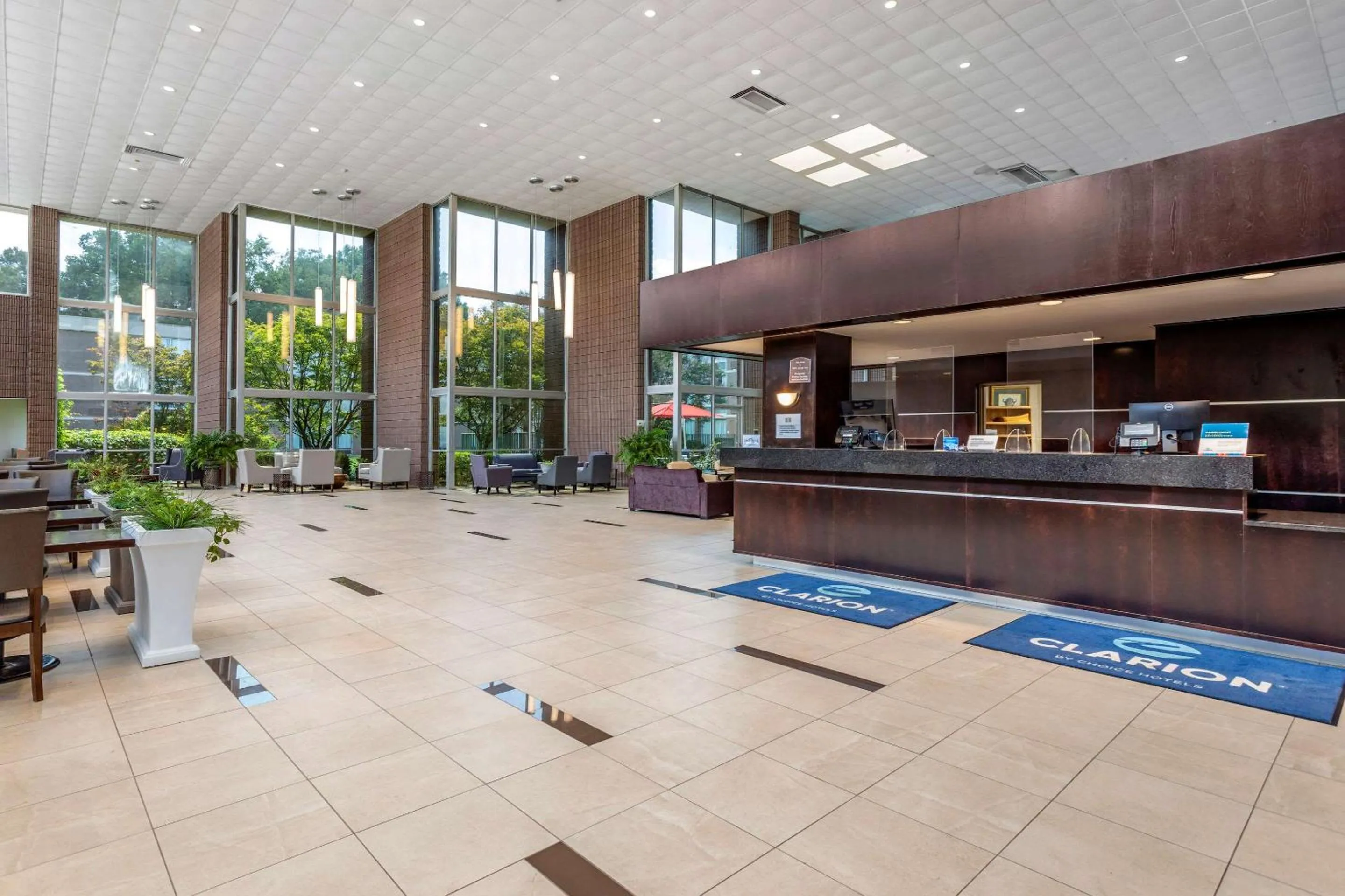 Lobby or reception in Clarion Inn Sheffield Muscle Shoals
