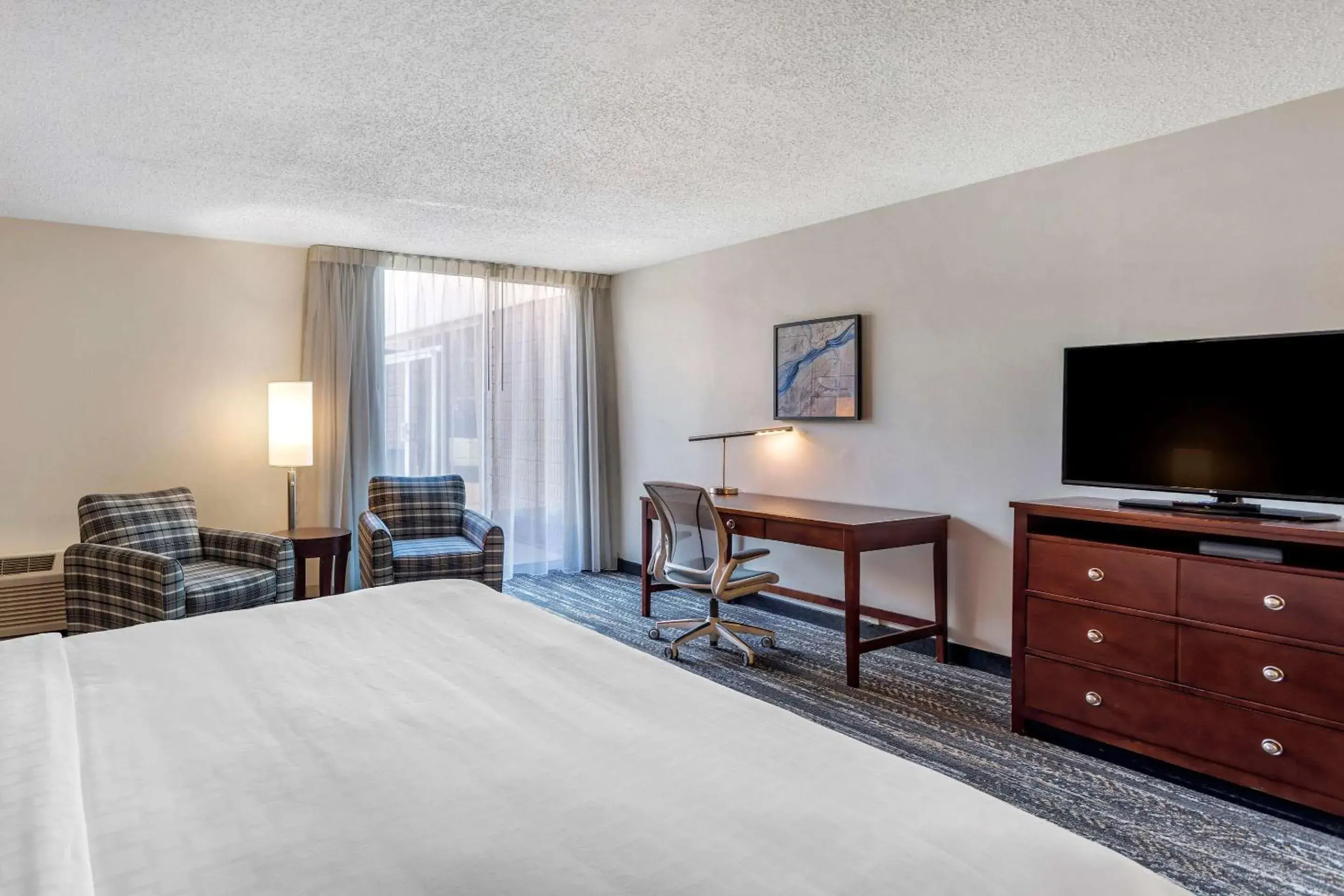 Photo of the whole room, Bed in Clarion Inn Sheffield Muscle Shoals Photo of the whole room, Bed in Clarion Inn Sheffield Muscle Shoals
