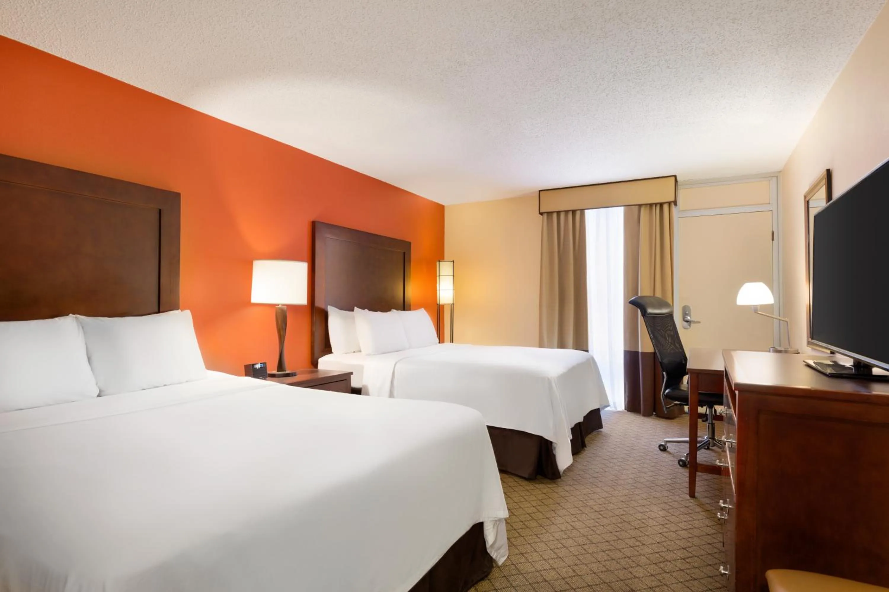 Photo of the whole room, Bed in Clarion Inn Sheffield Muscle Shoals