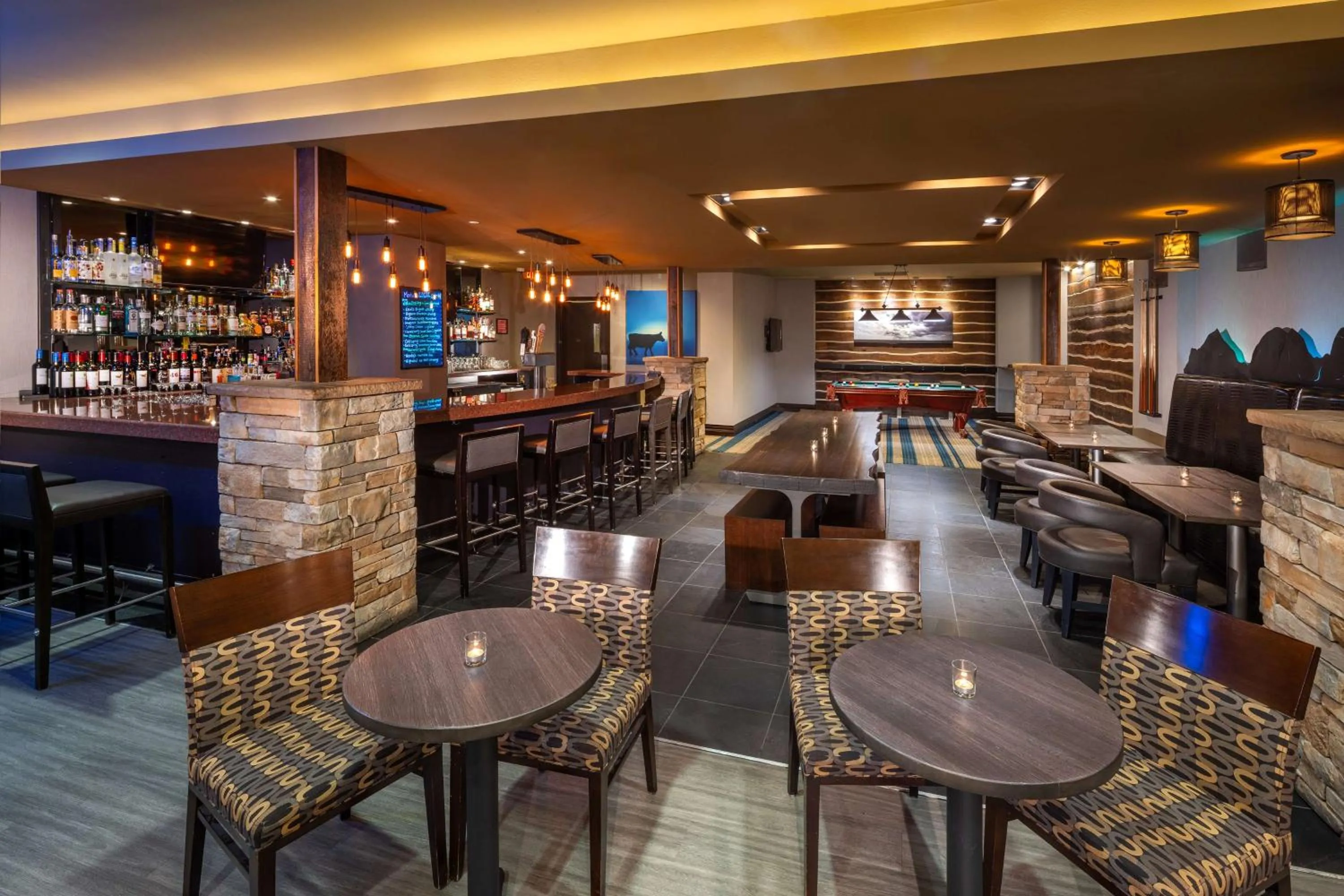 Lounge or bar in Doubletree By Hilton Billings