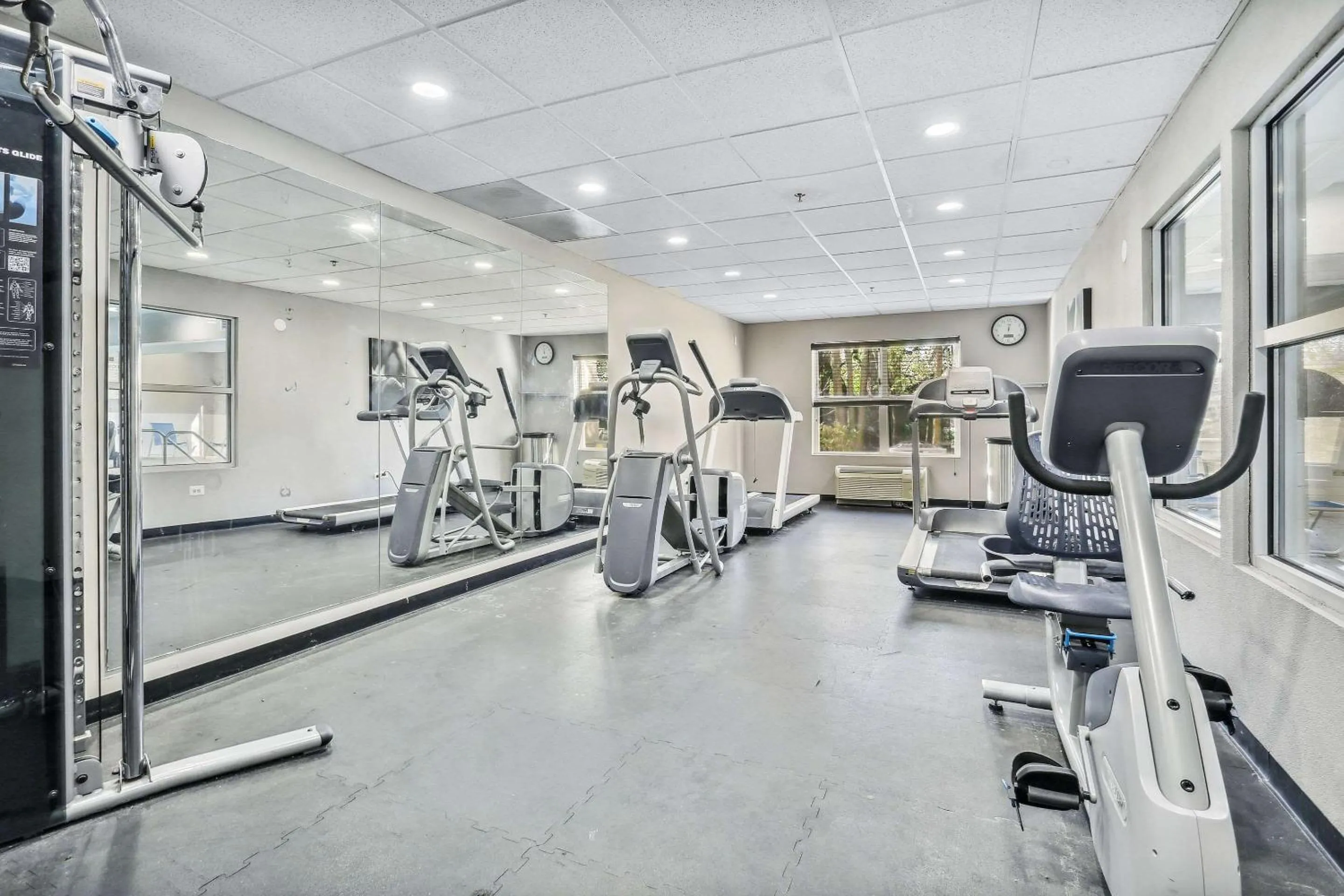 Fitness centre/facilities in Country Inn & Suites by Radisson, Chicago O'Hare South, IL