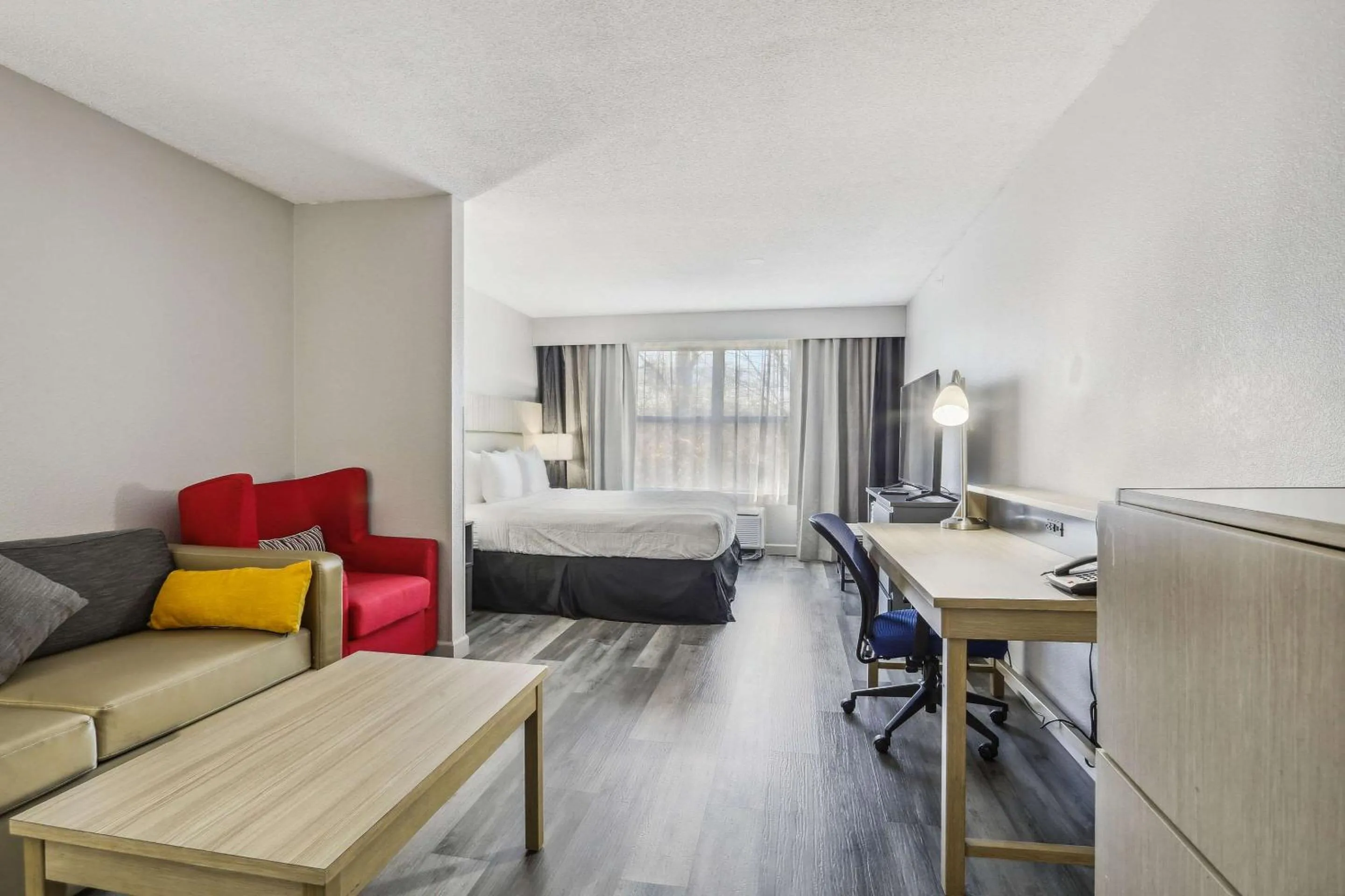 Bedroom, Bed in Country Inn & Suites by Radisson, Chicago O'Hare South, IL