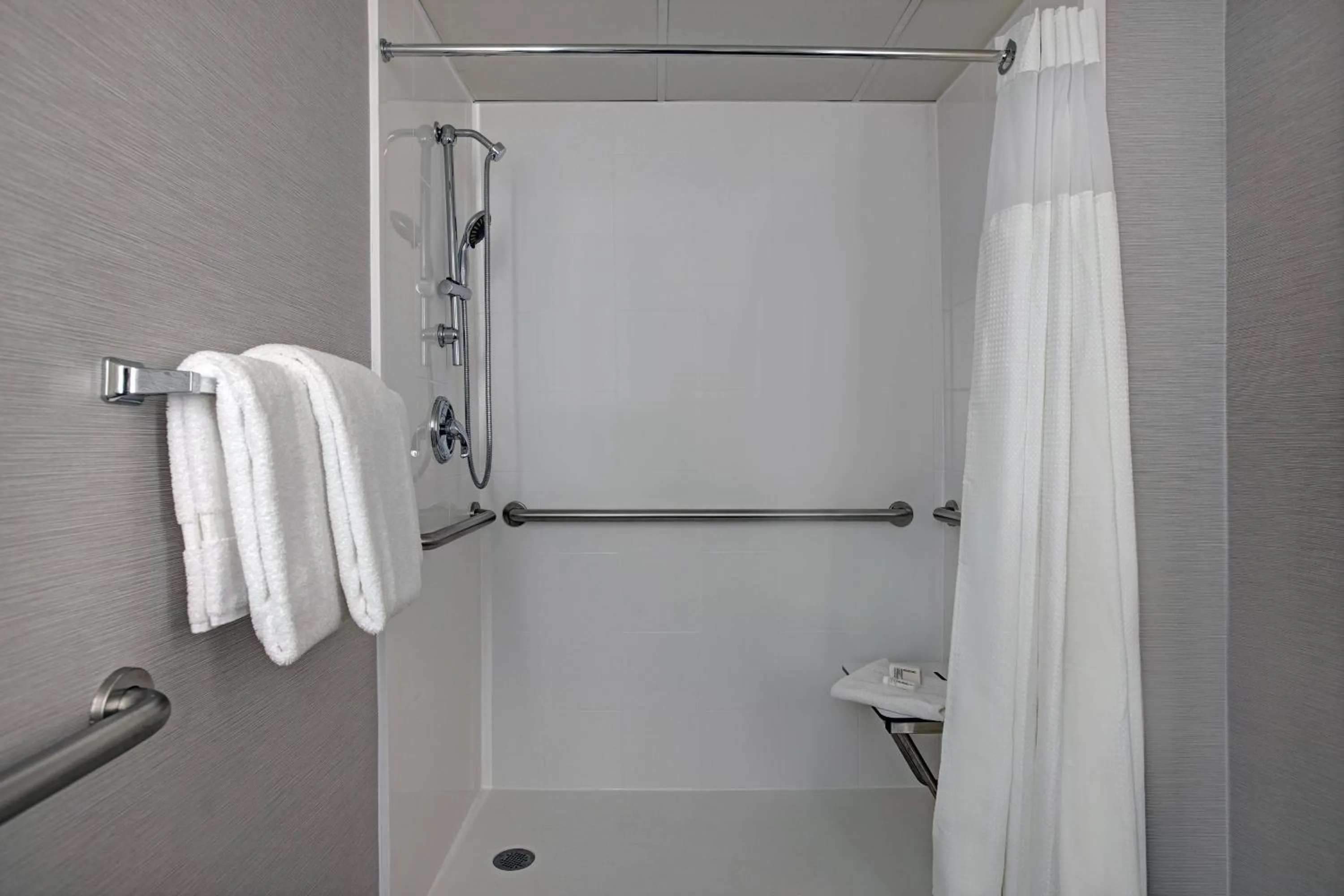 Bathroom in Courtyard Chicago Elmhurst/Oakbrook Area