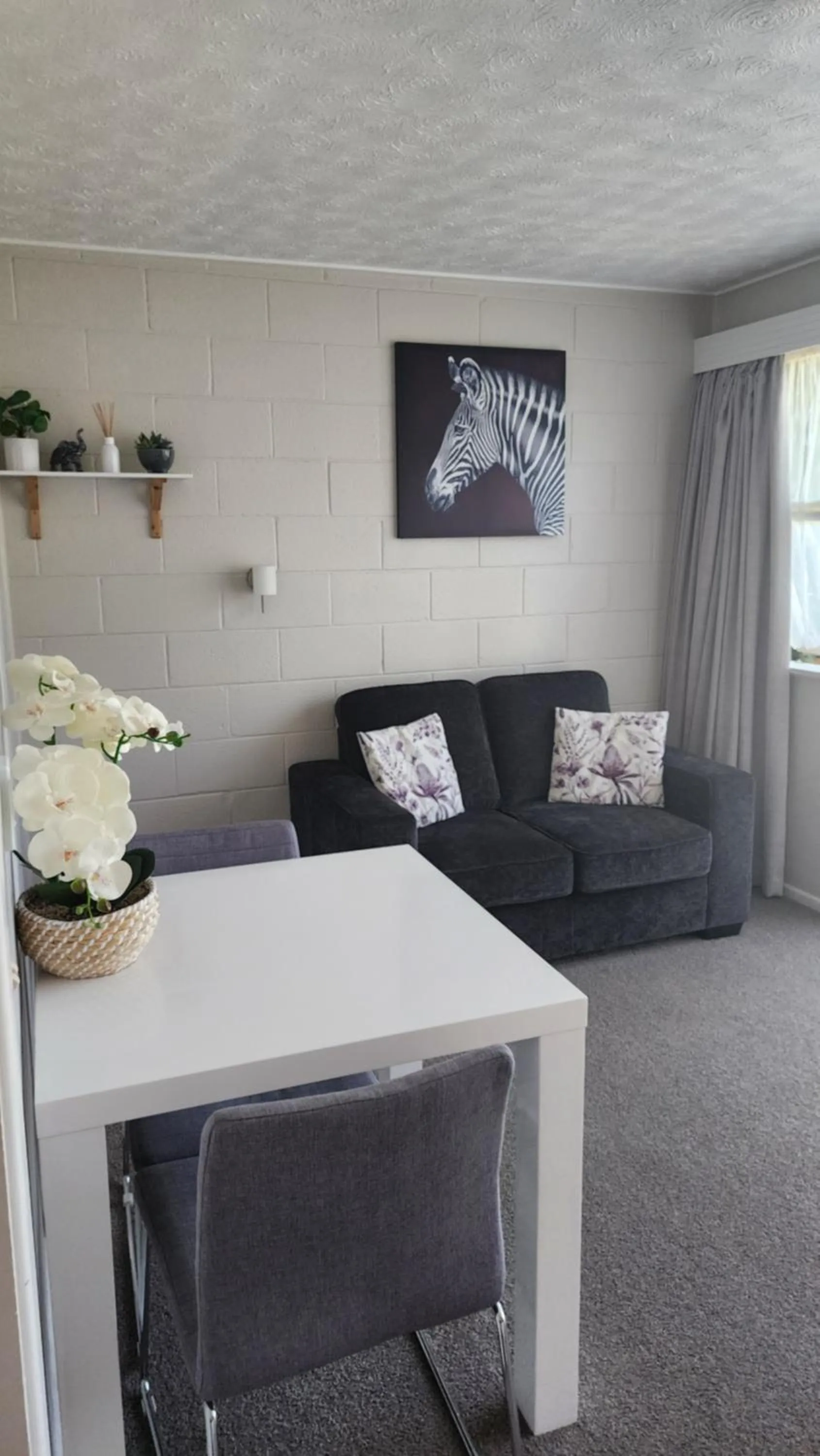 Living room in Gardner Court Motel