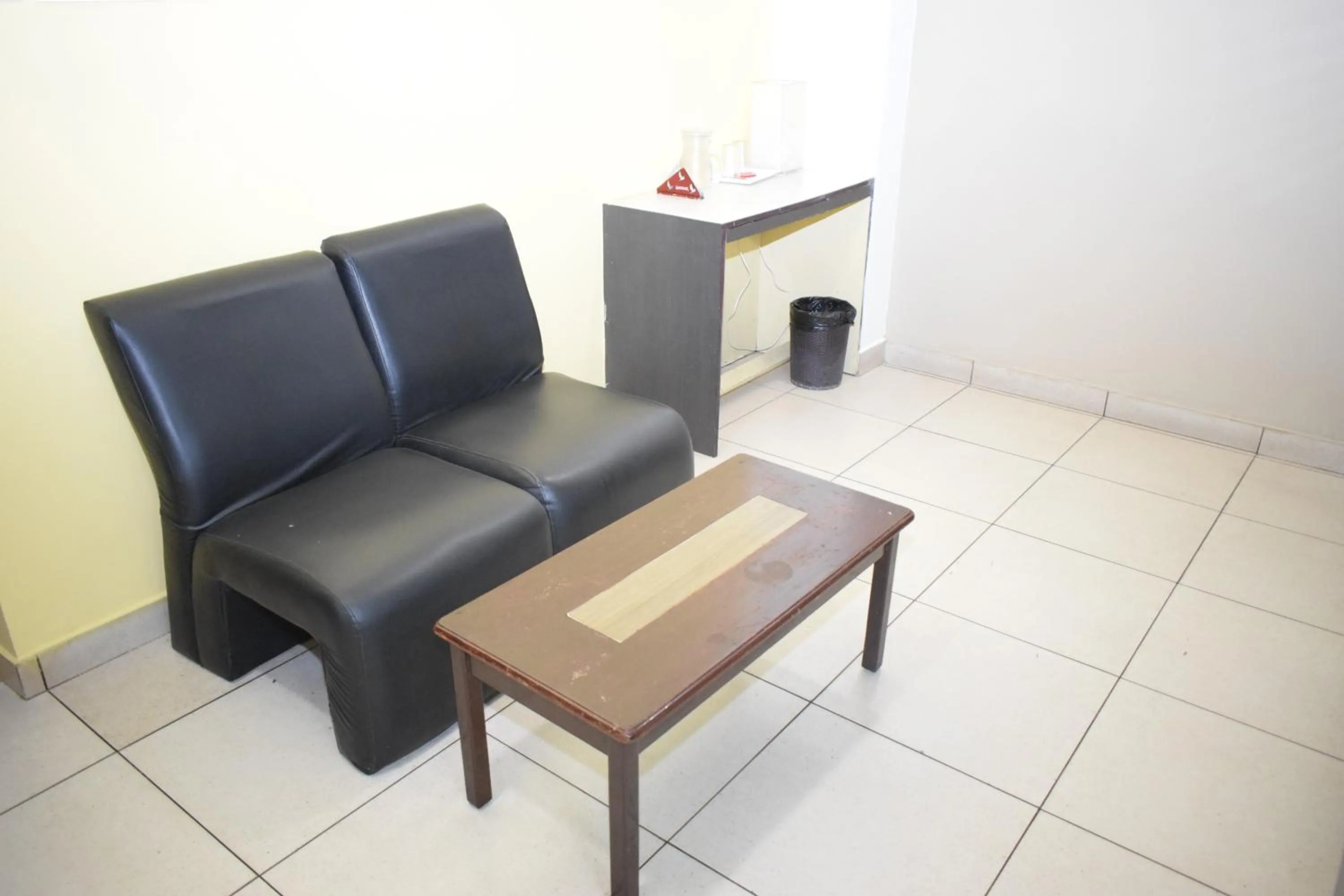 Seating area in Devis Grand