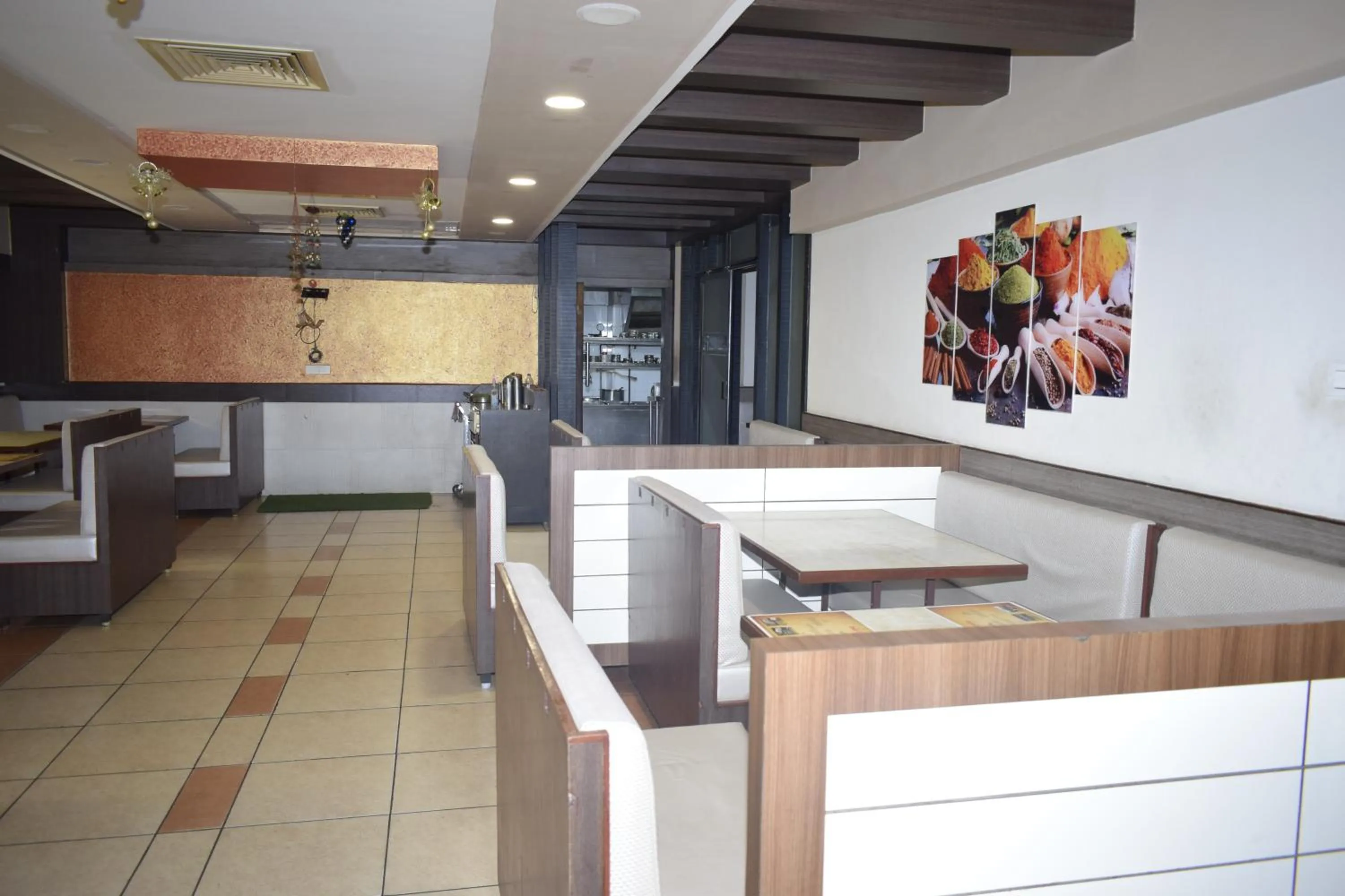 Restaurant/places to eat in Devis Grand