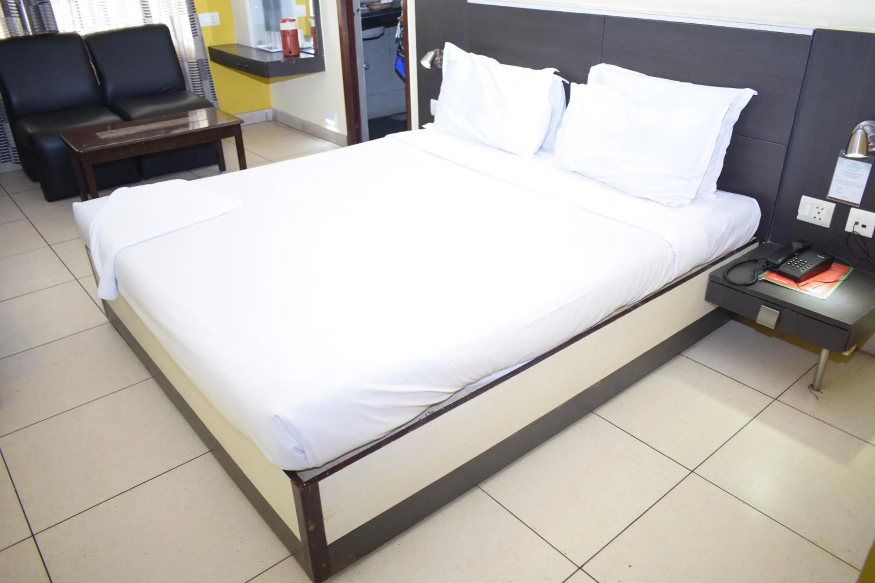 Photo of the whole room in Devis Grand