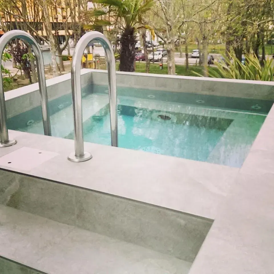 Hot Tub, Swimming Pool in Hotel Iride & Spa