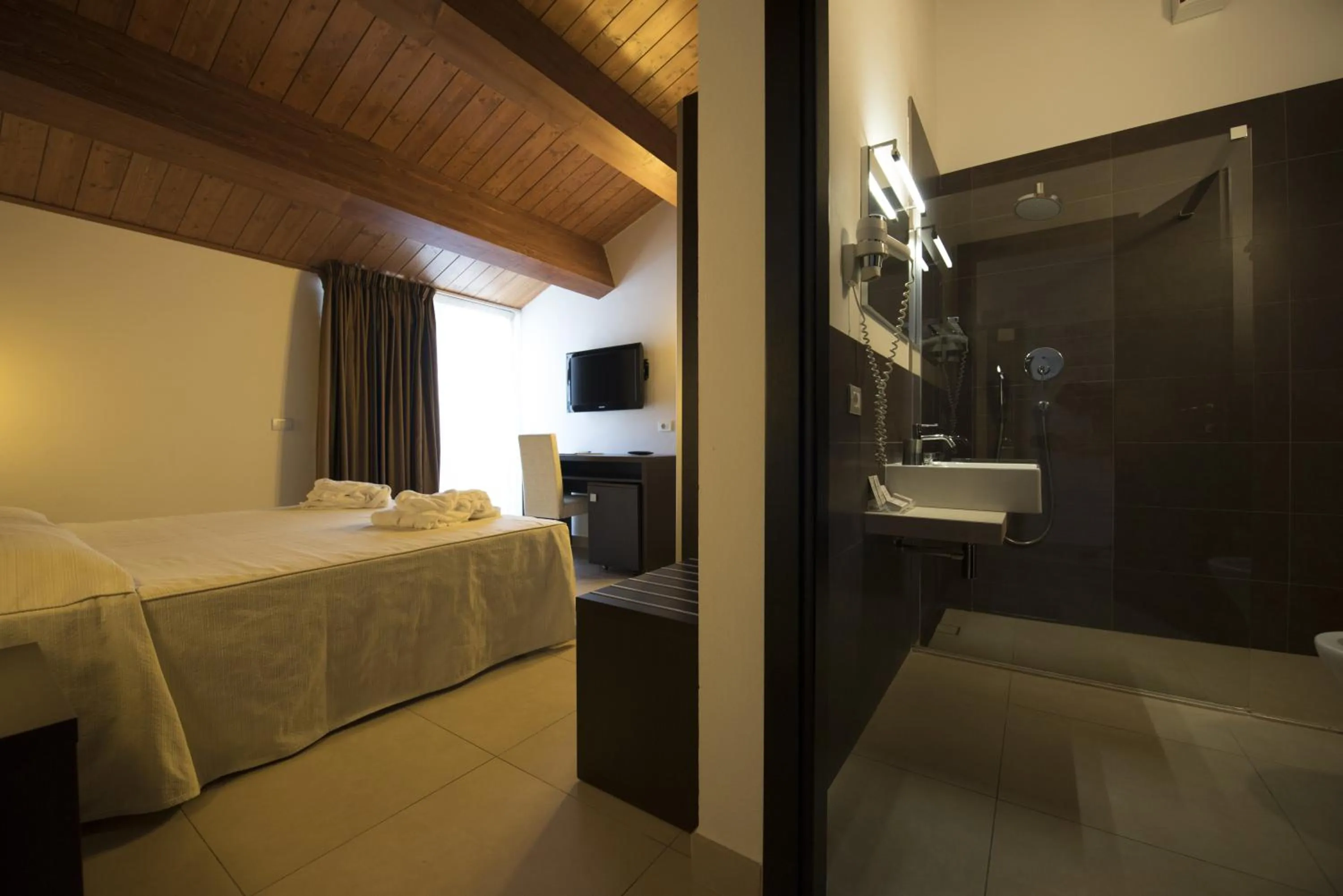 Bathroom, Bed in Hotel Iride & Spa bed&breakfast