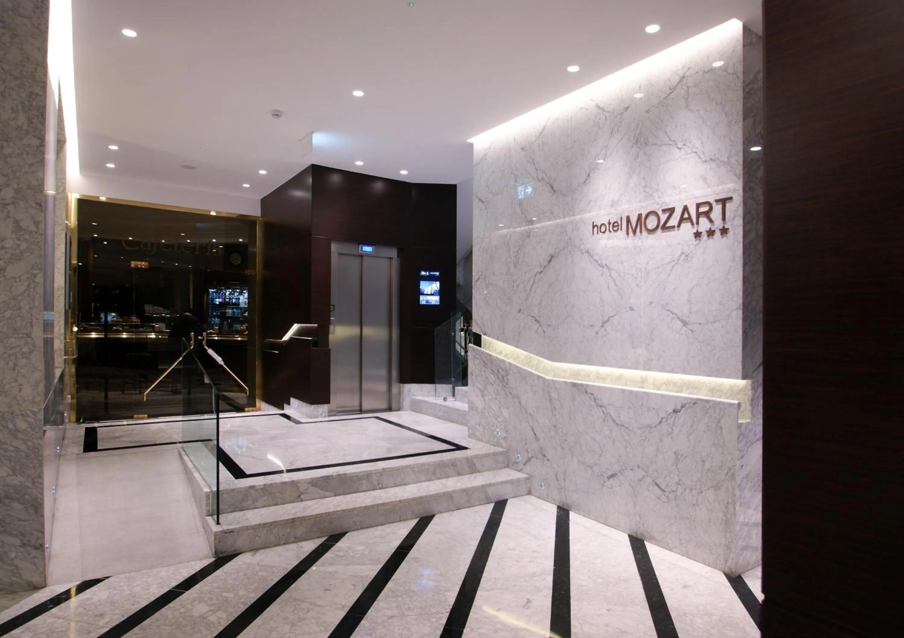 Lobby or reception in Hotel Mozart
