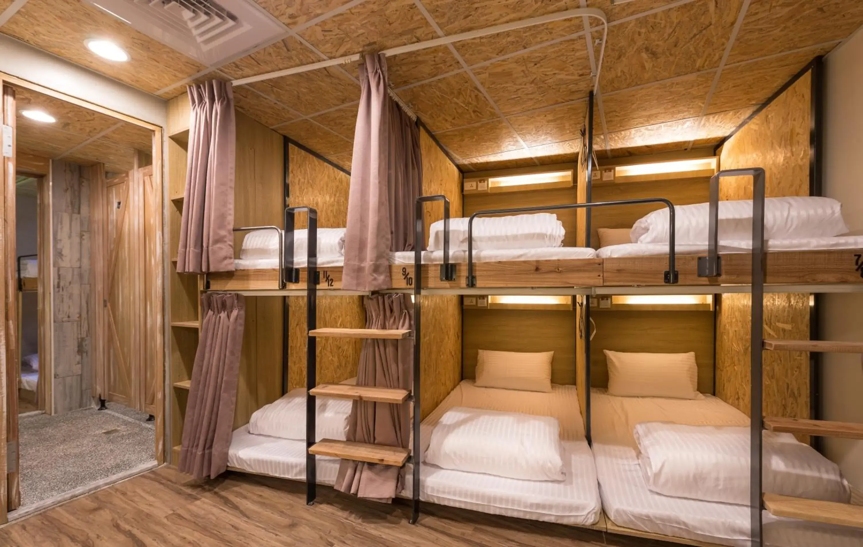 bunk bed, Bed in Beimen Wow Poshtel