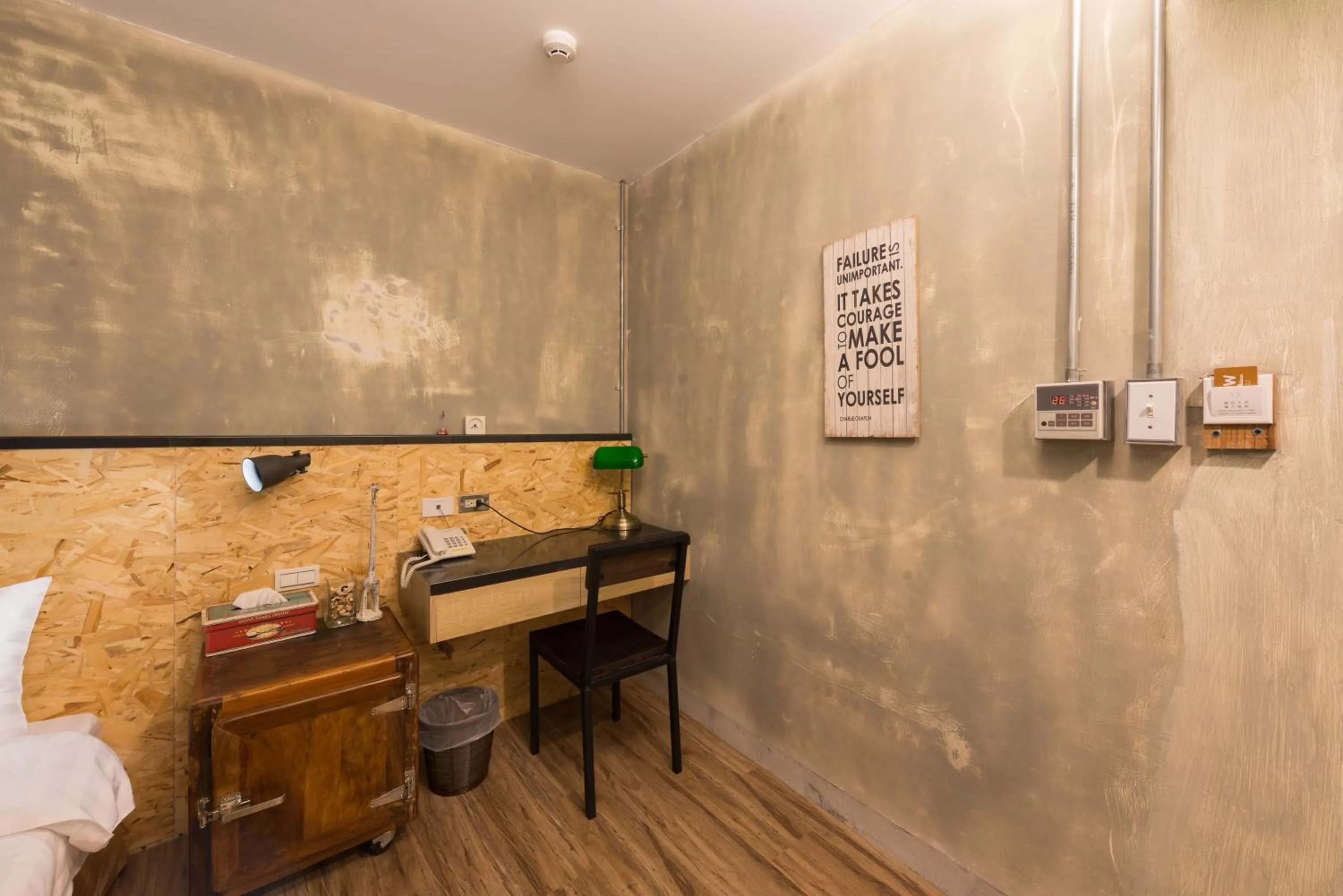 Seating area in Beimen WOW Poshtel