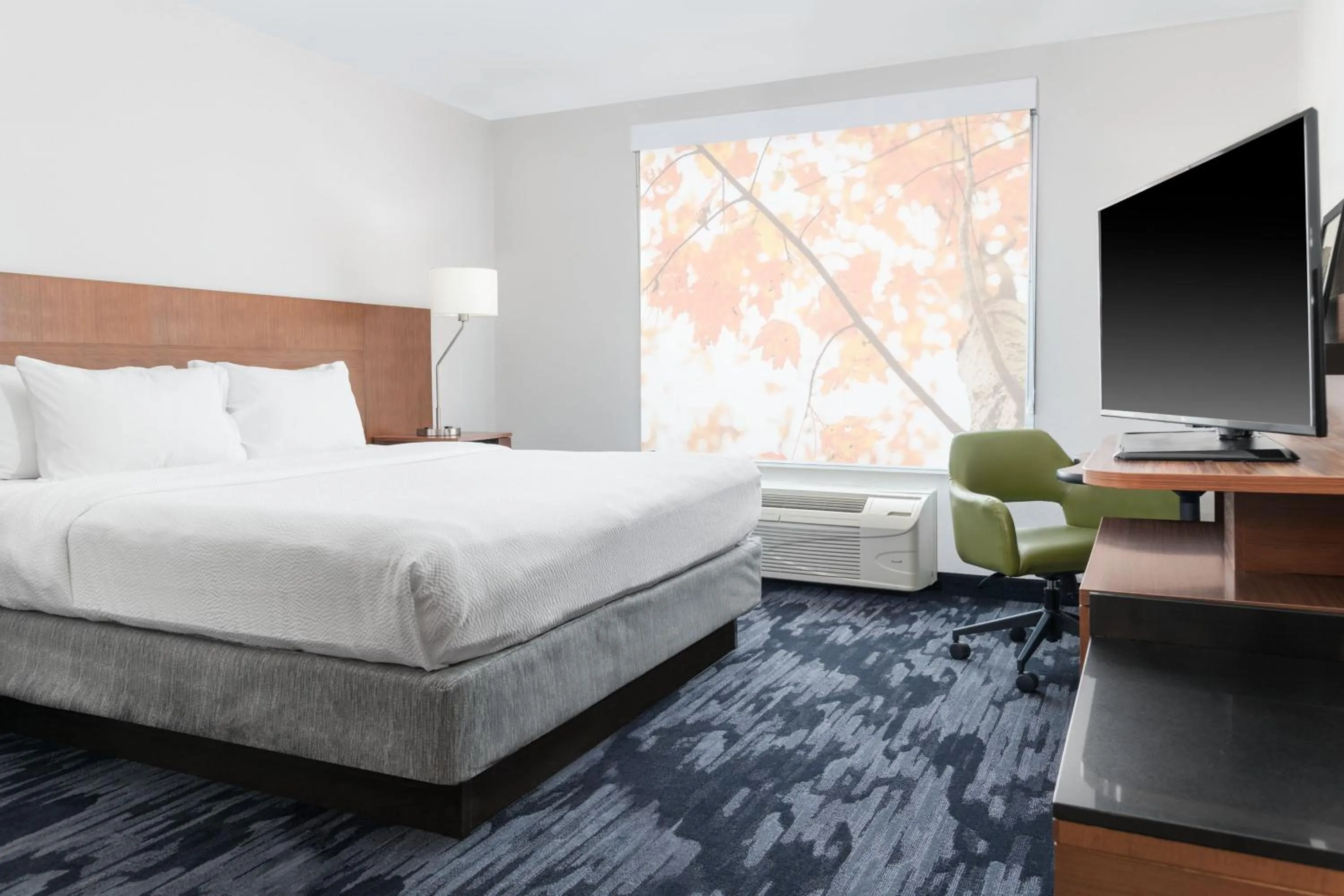 Photo of the whole room, Bed in Fairfield Inn & Suites by Marriott Martinsburg