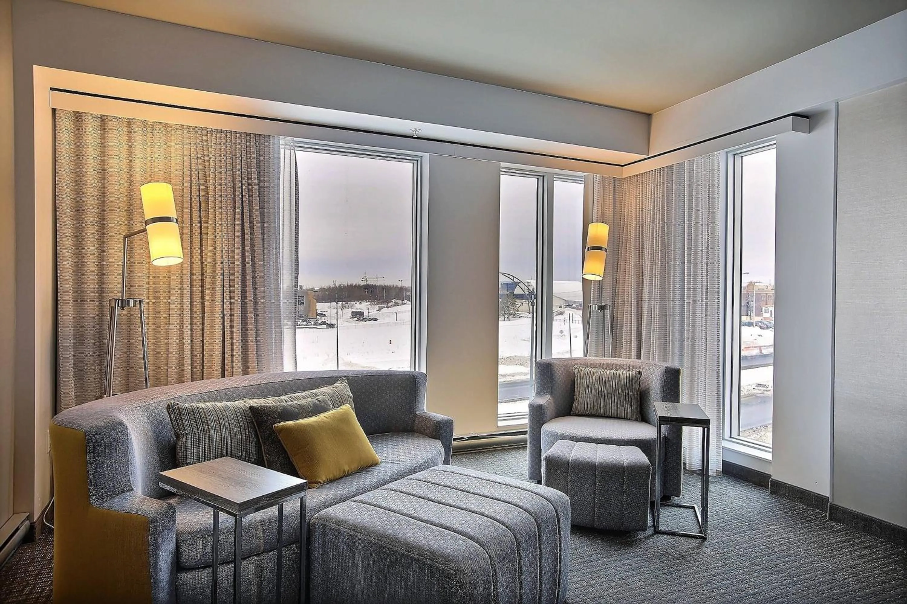 Living room in Courtyard by Marriott Quebec City