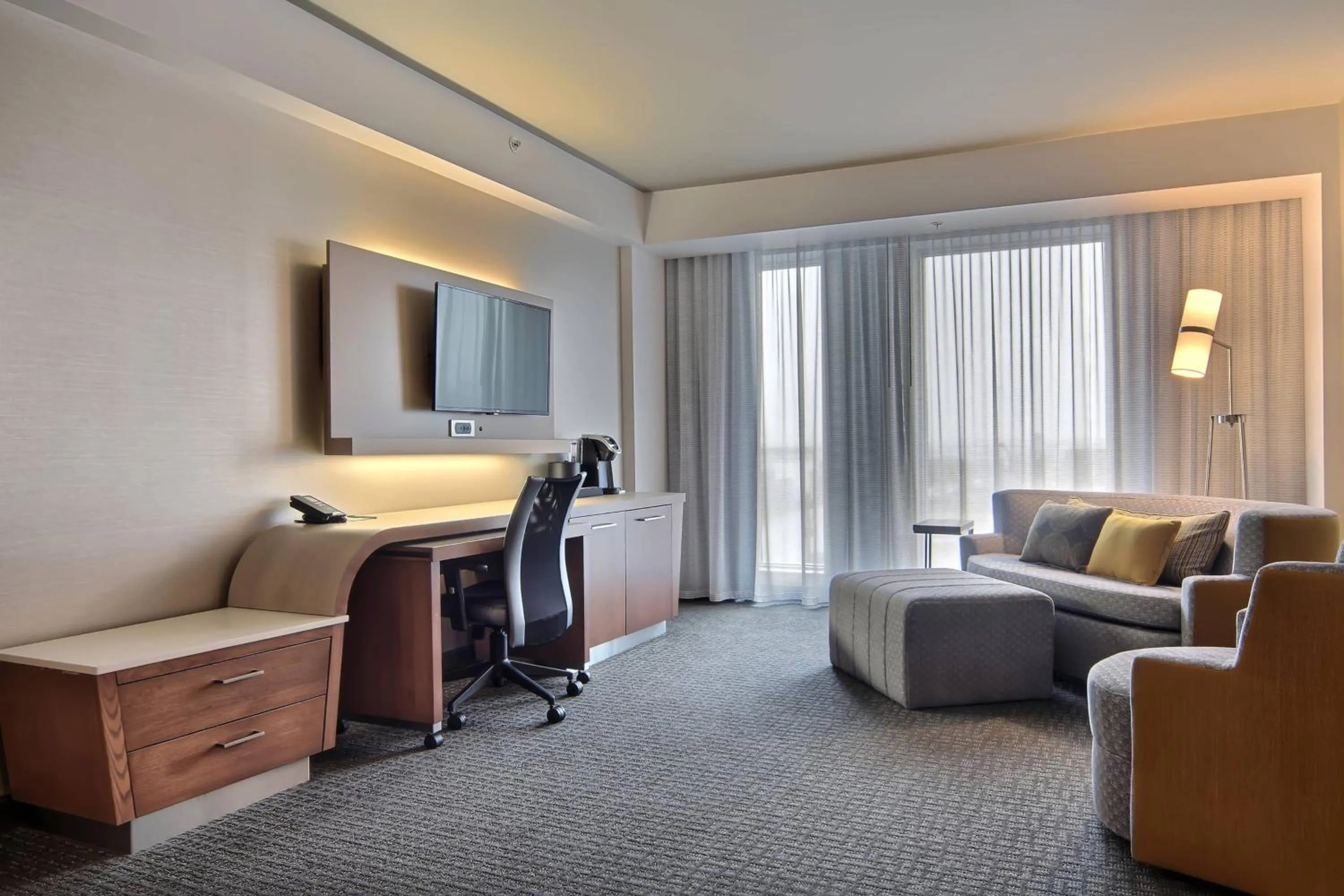 Living room in Courtyard by Marriott Quebec City