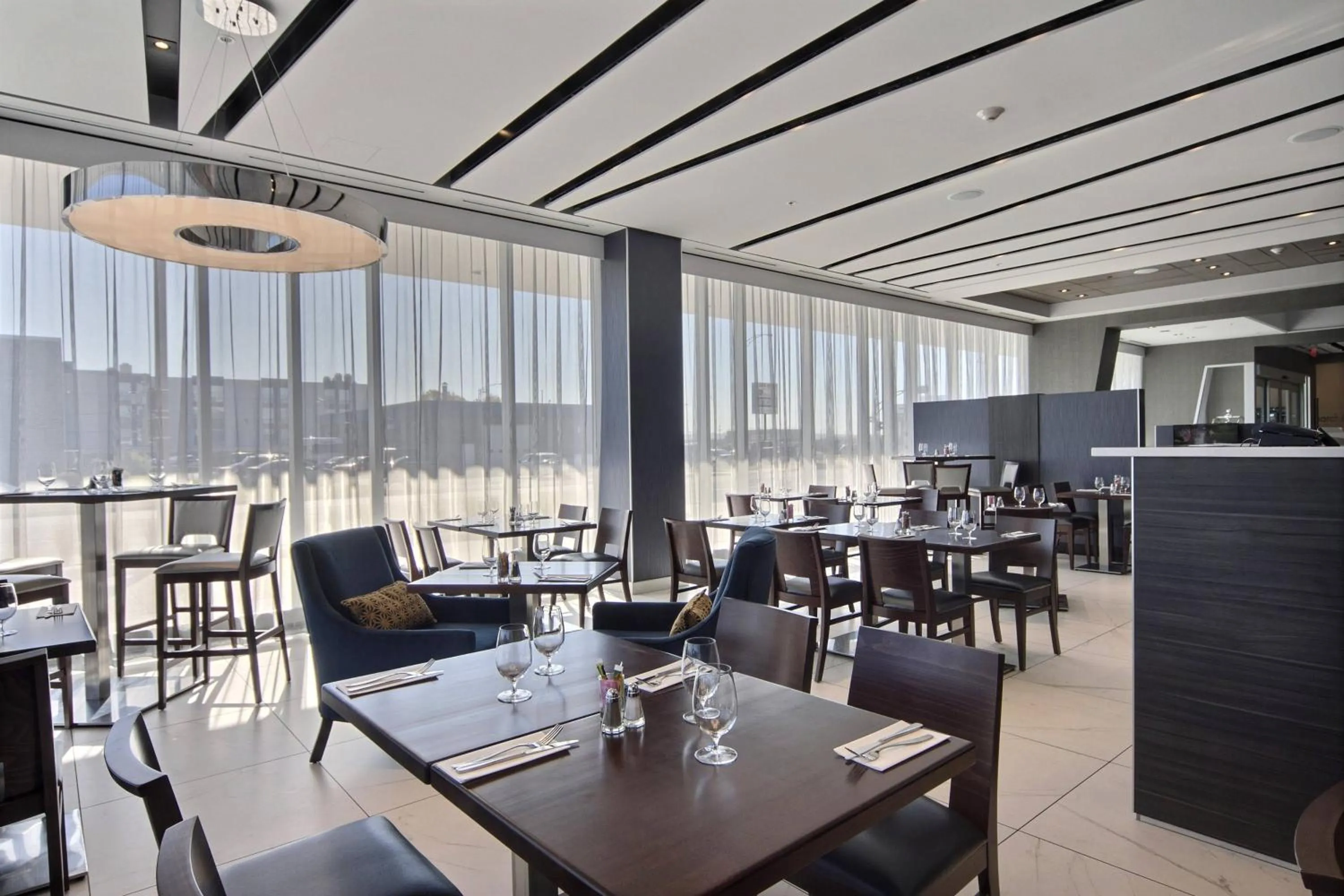Restaurant/places to eat in Courtyard by Marriott Quebec City