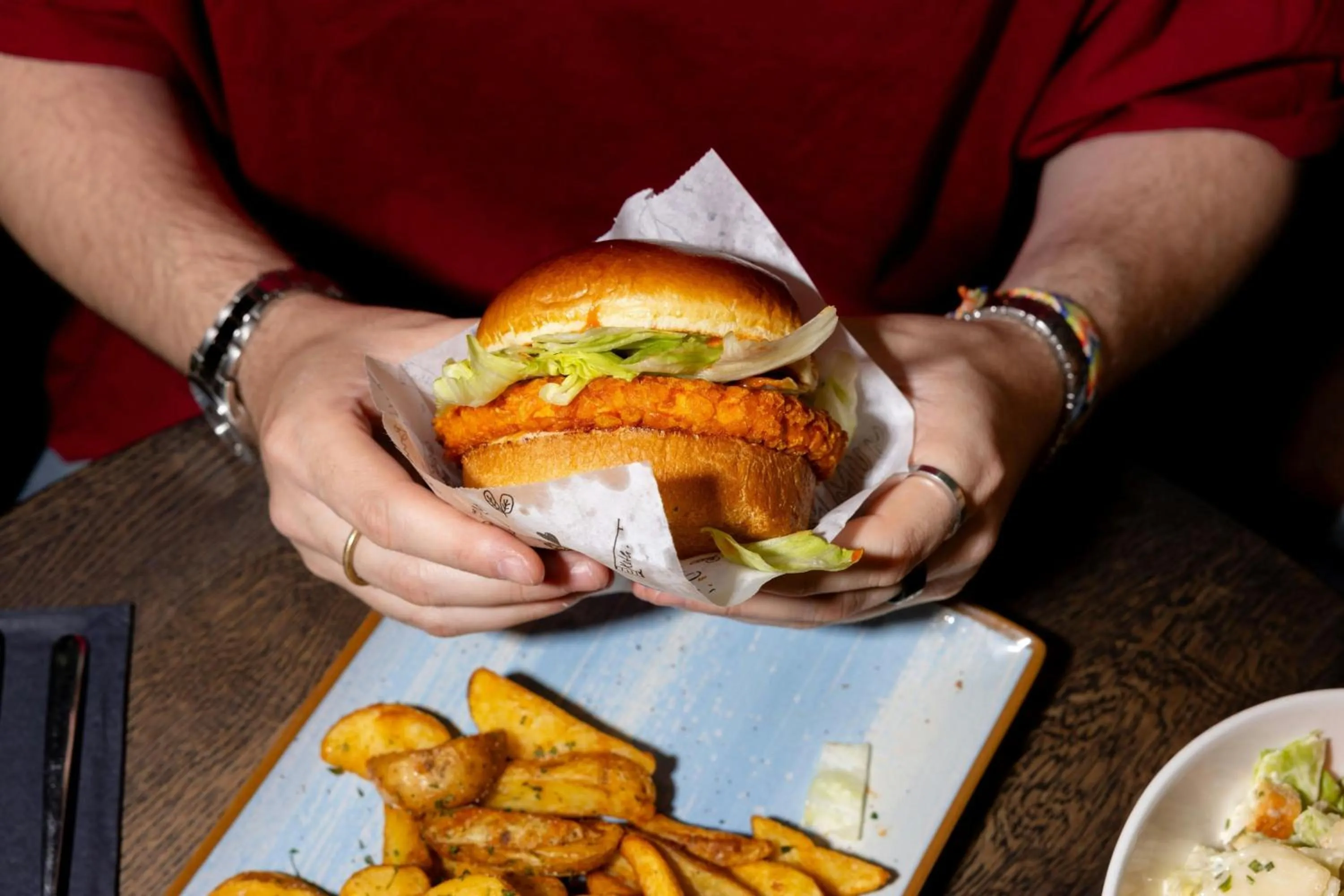 Lounge or bar in Moxy Berlin Ostbahnhof