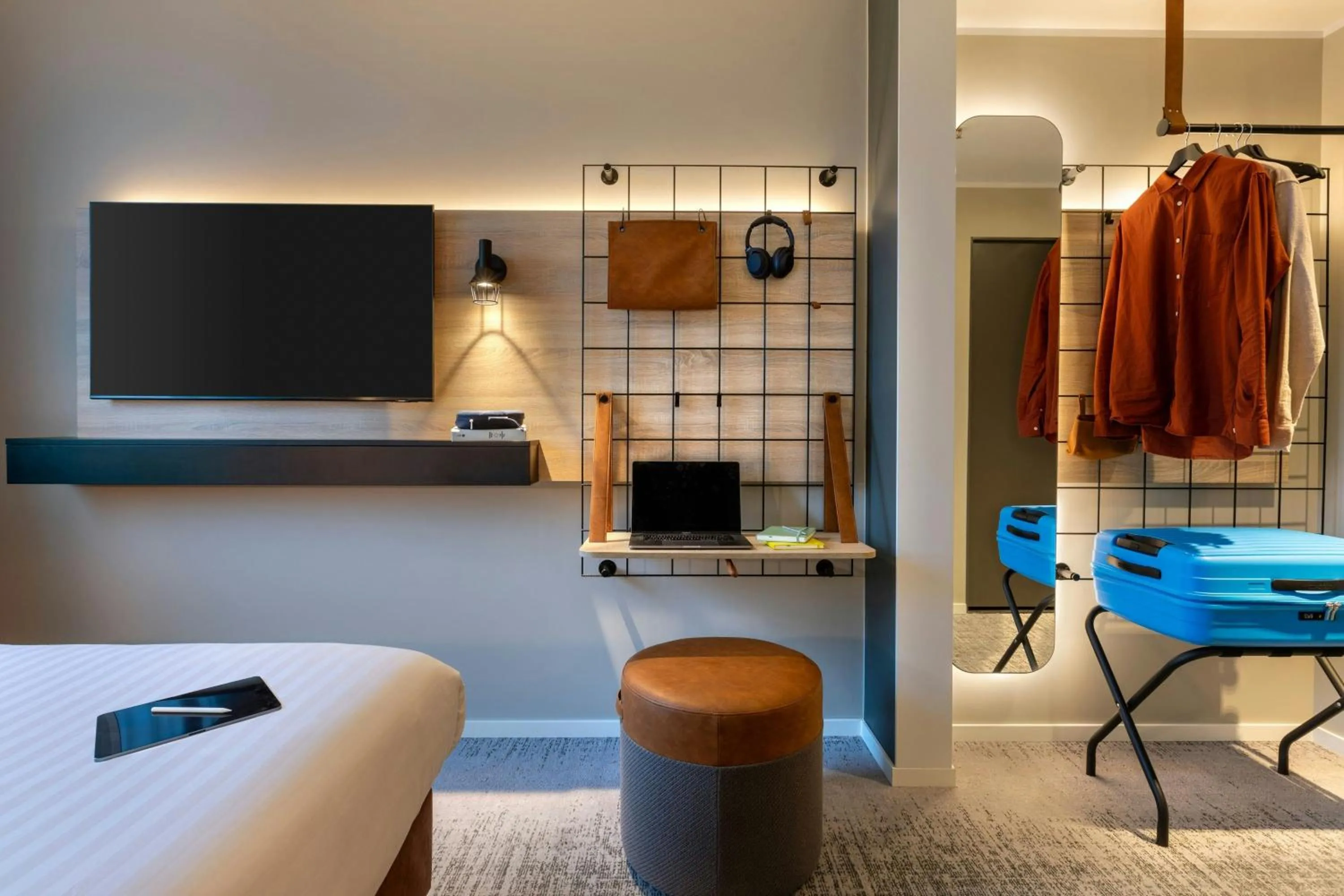 Photo of the whole room in Moxy Berlin Ostbahnhof