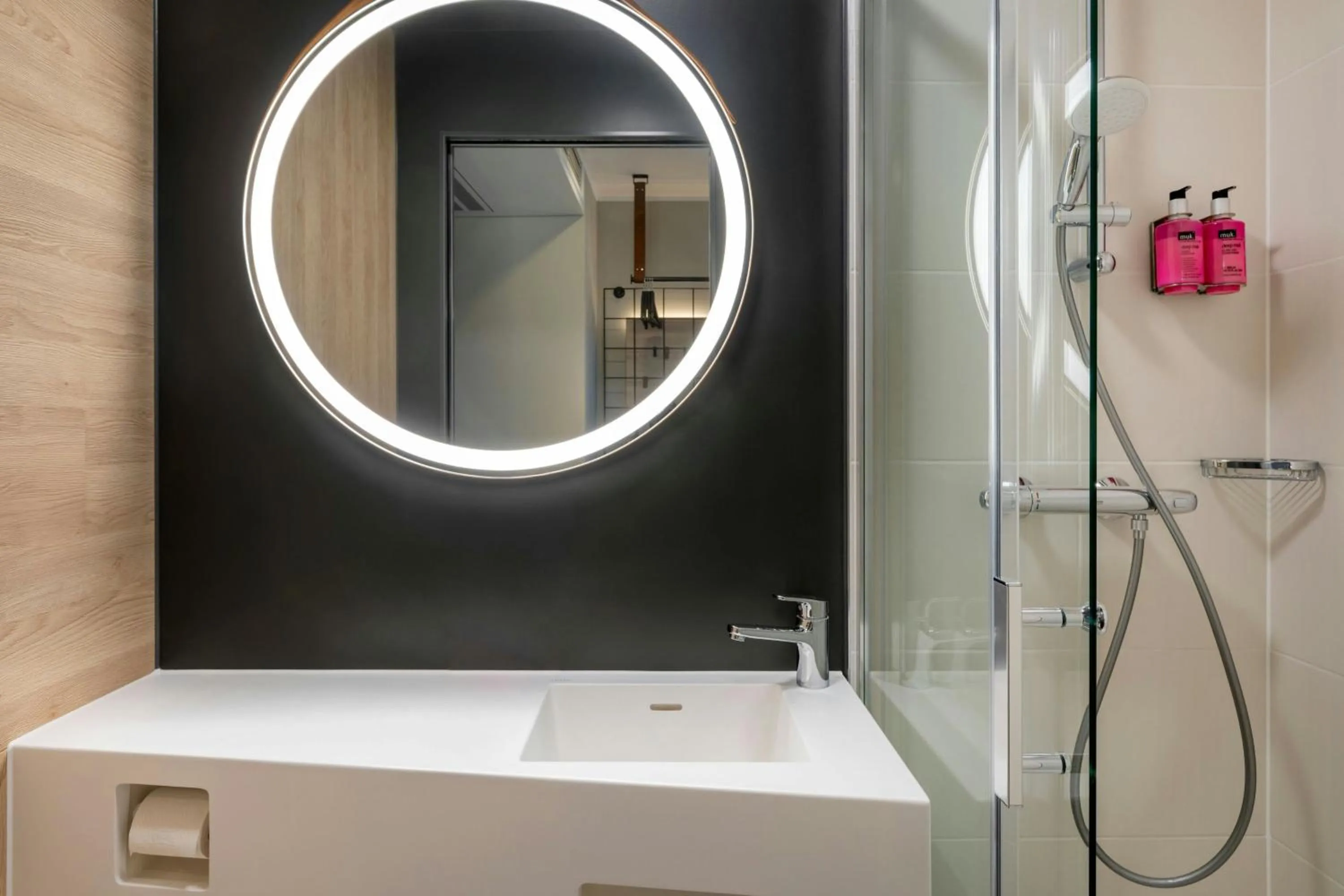 Bathroom in Moxy Berlin Ostbahnhof