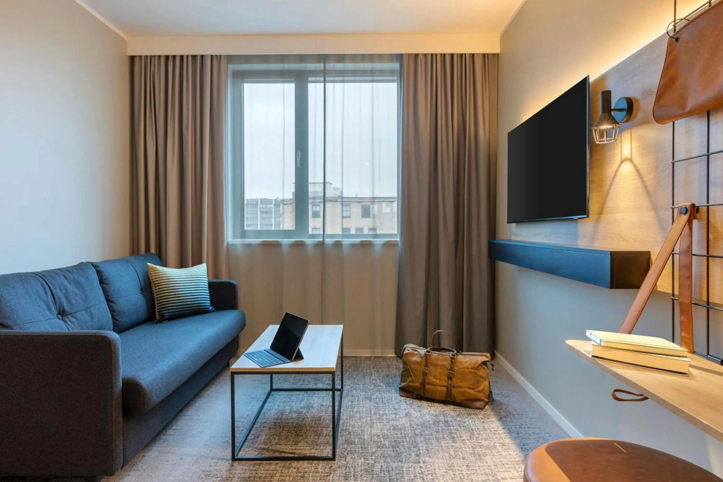 Photo of the whole room in Moxy Berlin Ostbahnhof