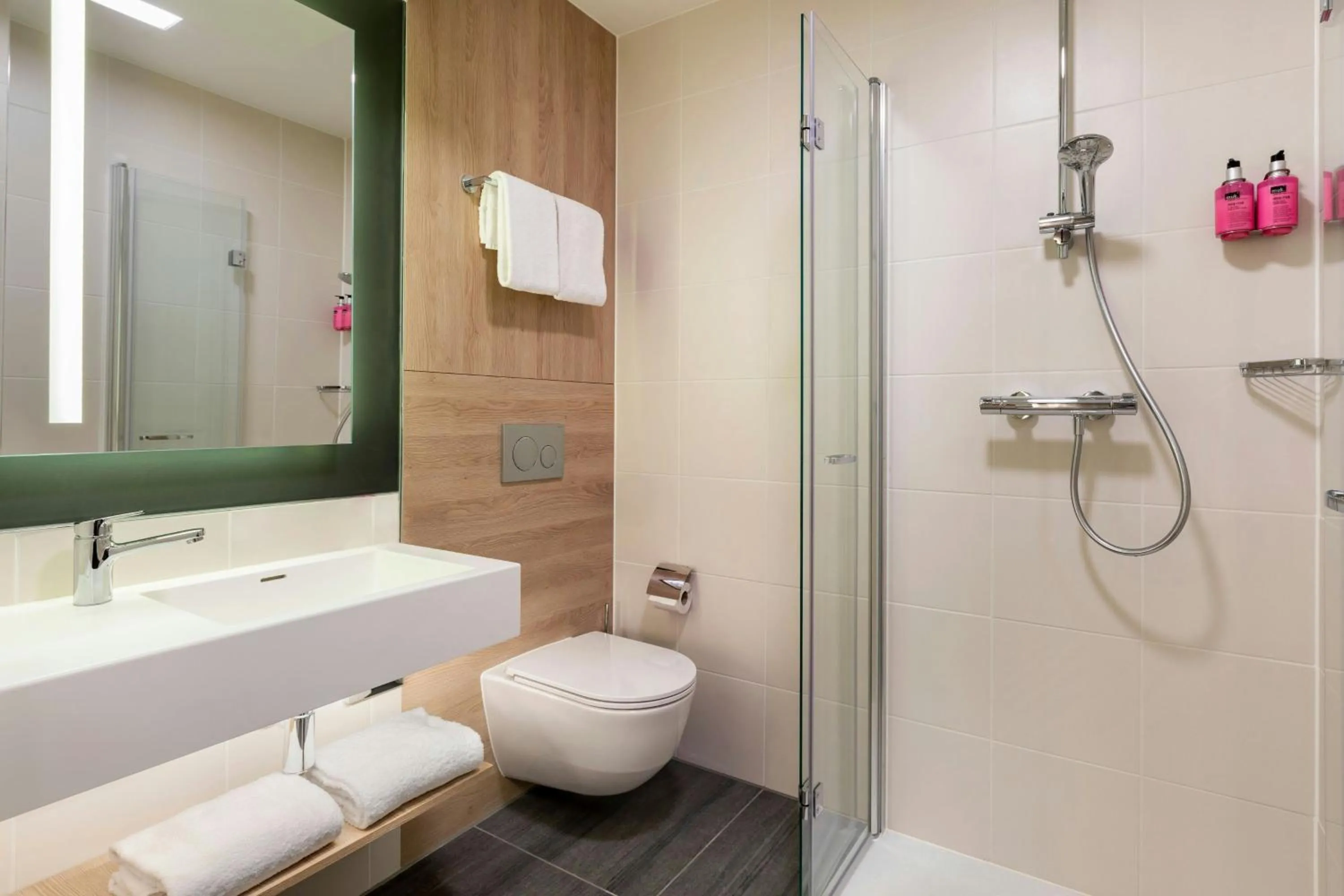 Bathroom in Moxy Berlin Ostbahnhof