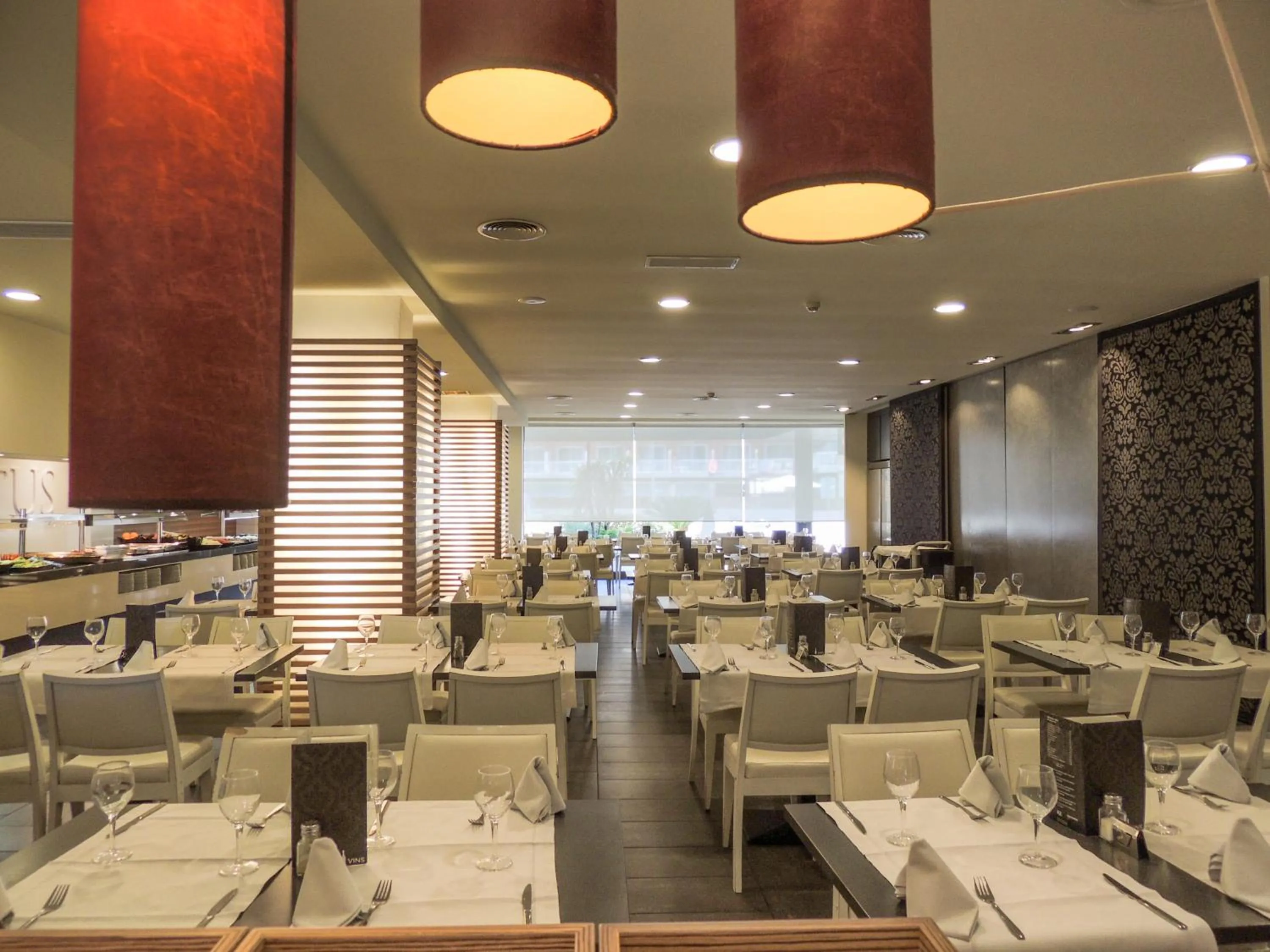 Restaurant/places to eat in Apartamentos Turísticos Augustus