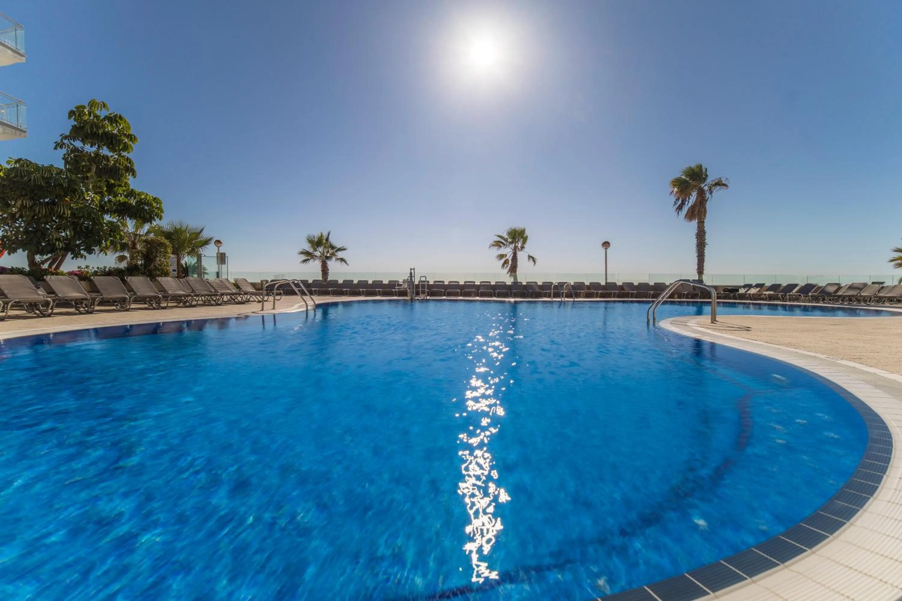 Swimming pool in Apartamentos Turísticos Augustus