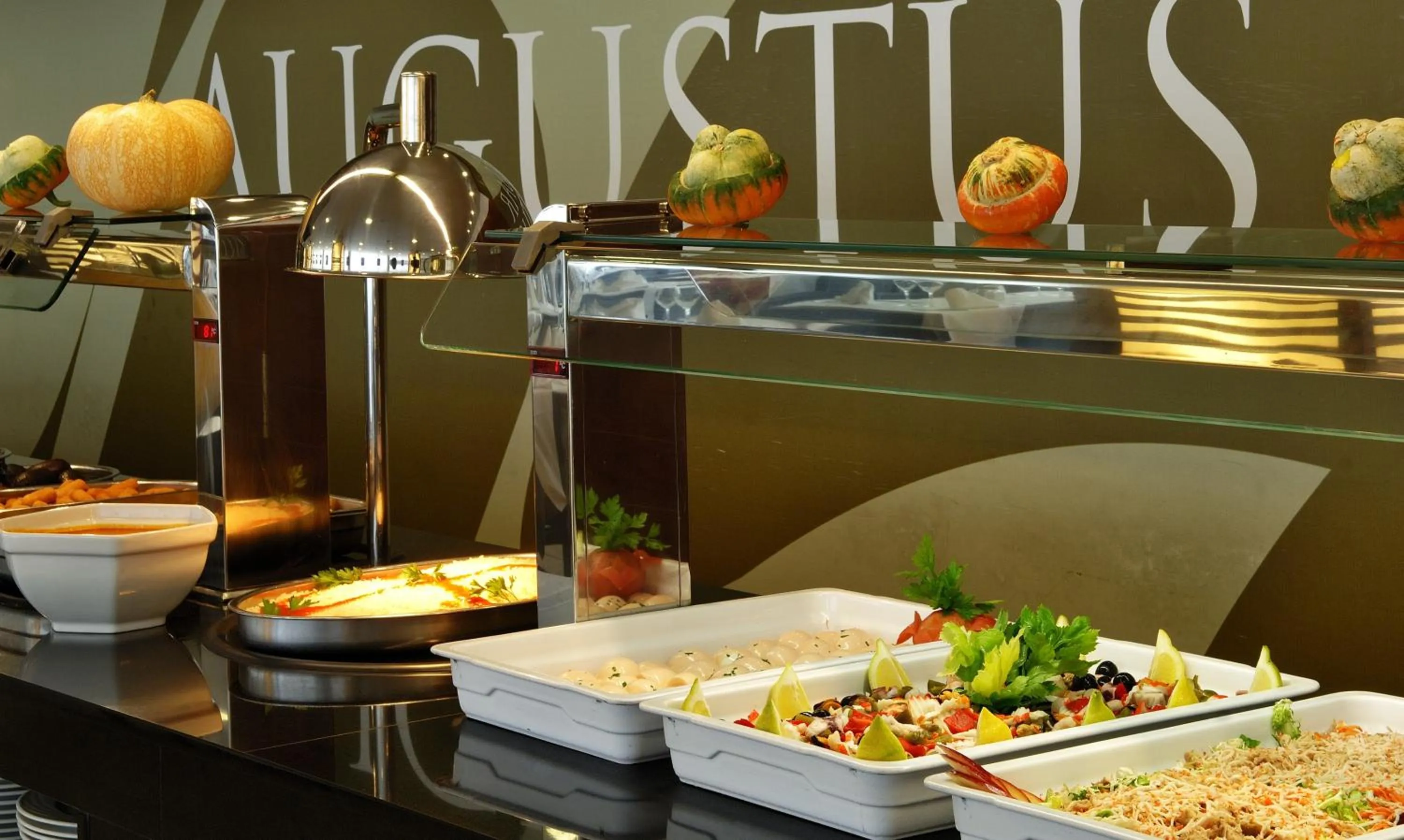 Restaurant/places to eat in Apartamentos Turísticos Augustus