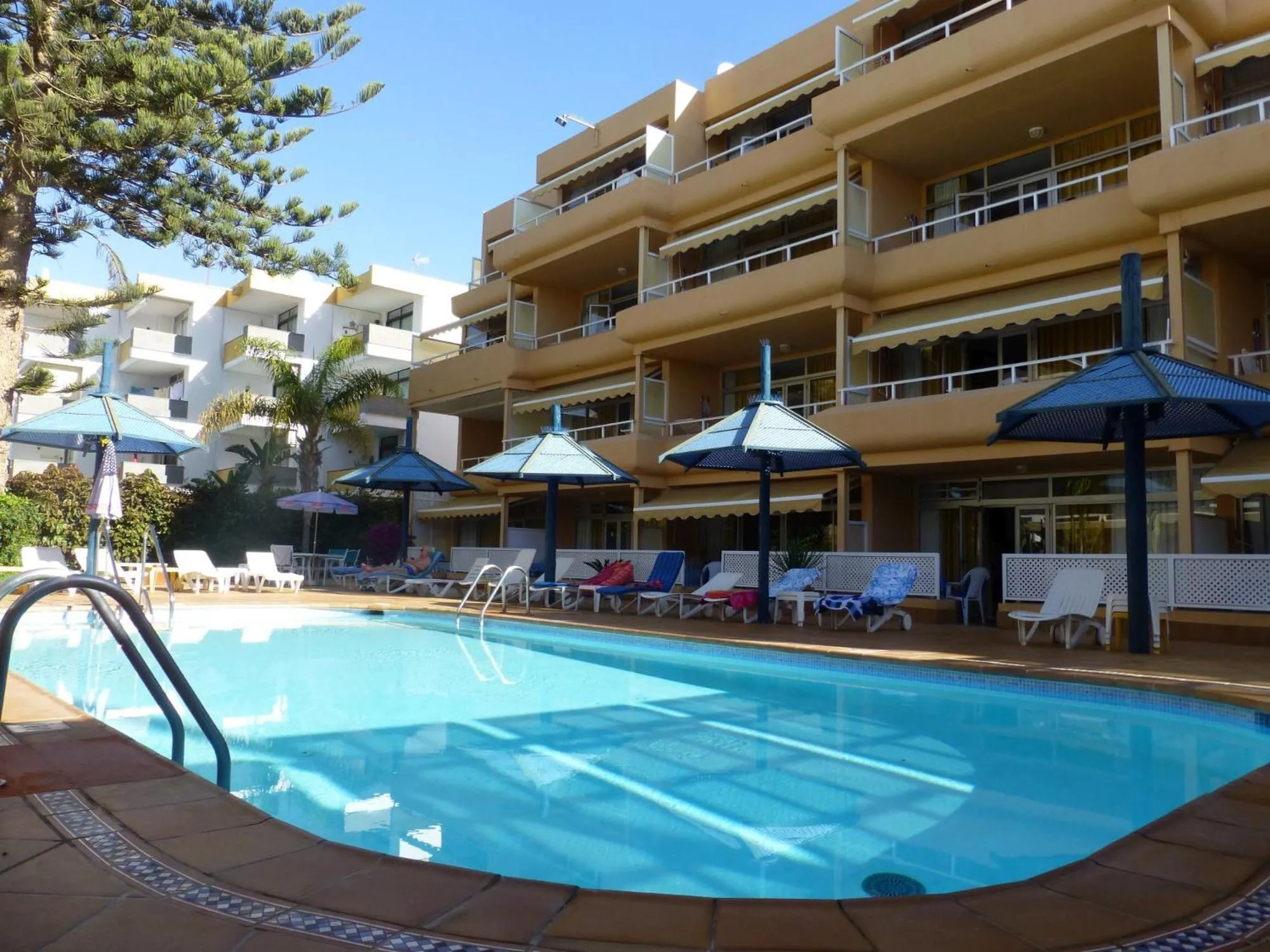 Swimming pool in Apartamentos Belmonte