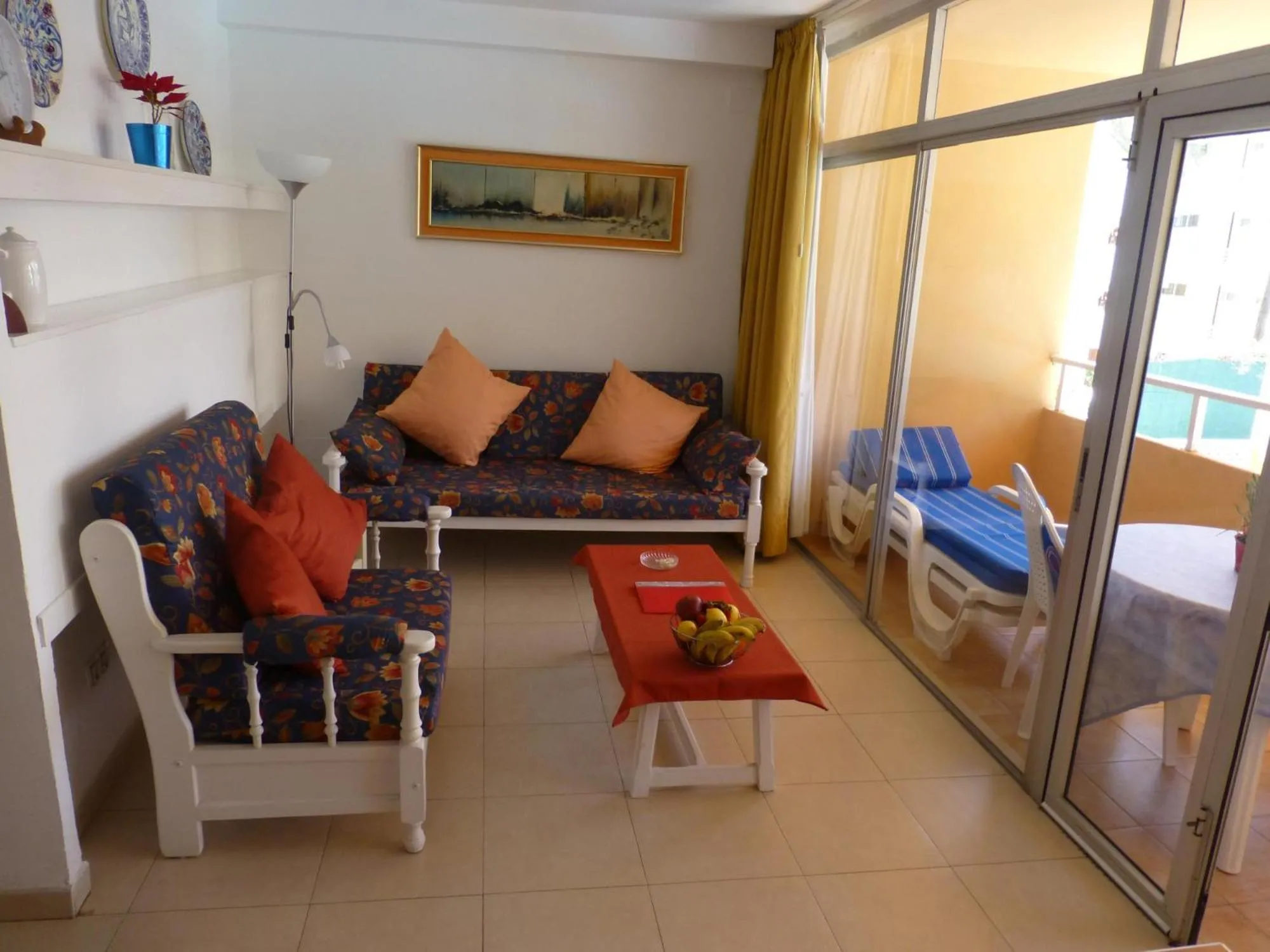 Living room, Bed in Apartamentos Belmonte